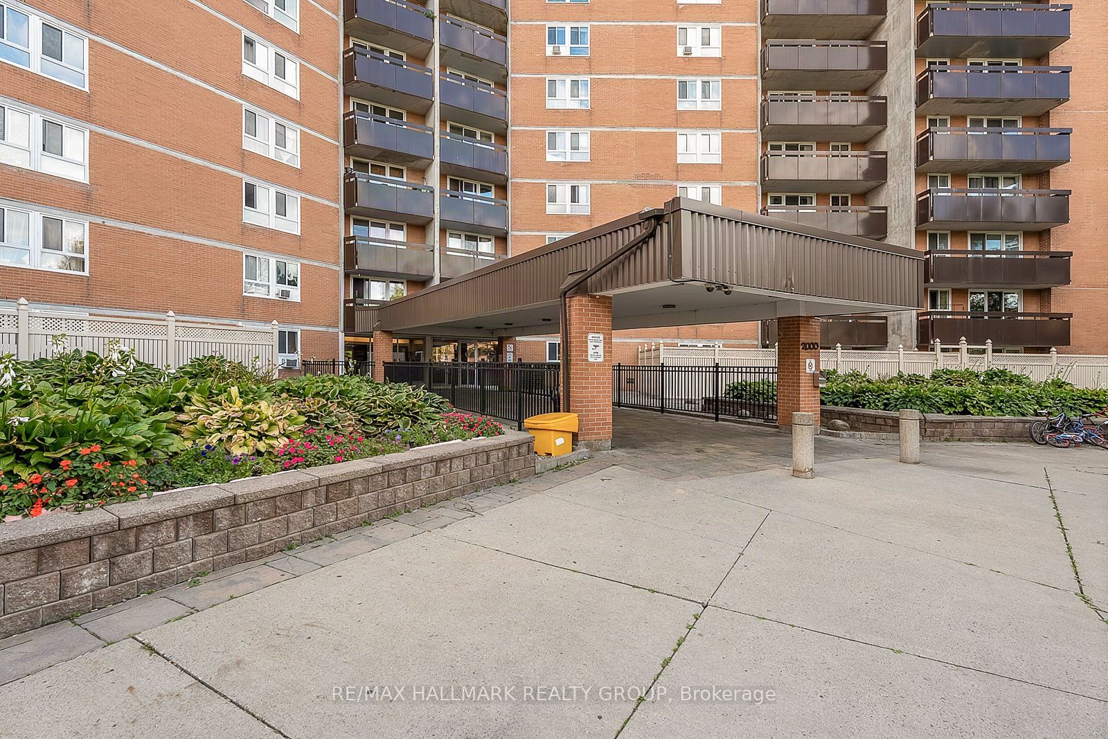 2000 Jasmine Crescent 705 Property Photo 3
