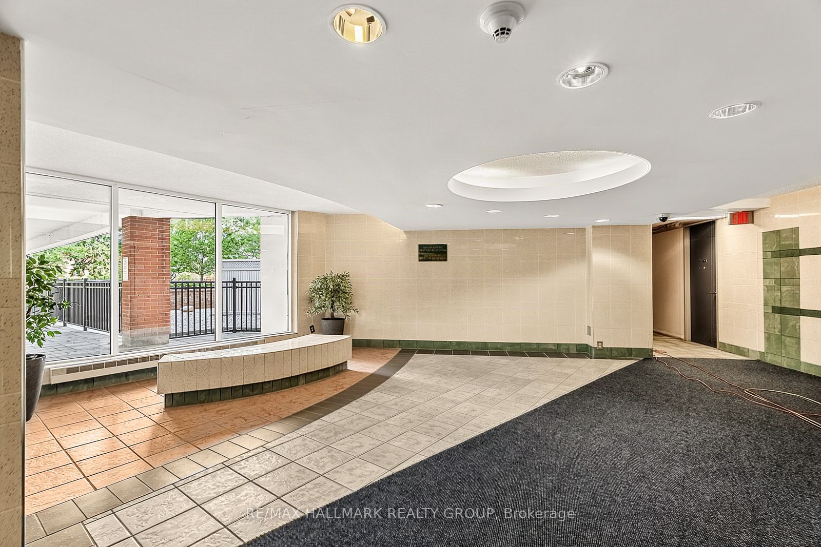 2000 Jasmine Crescent 705 Property Photo 4