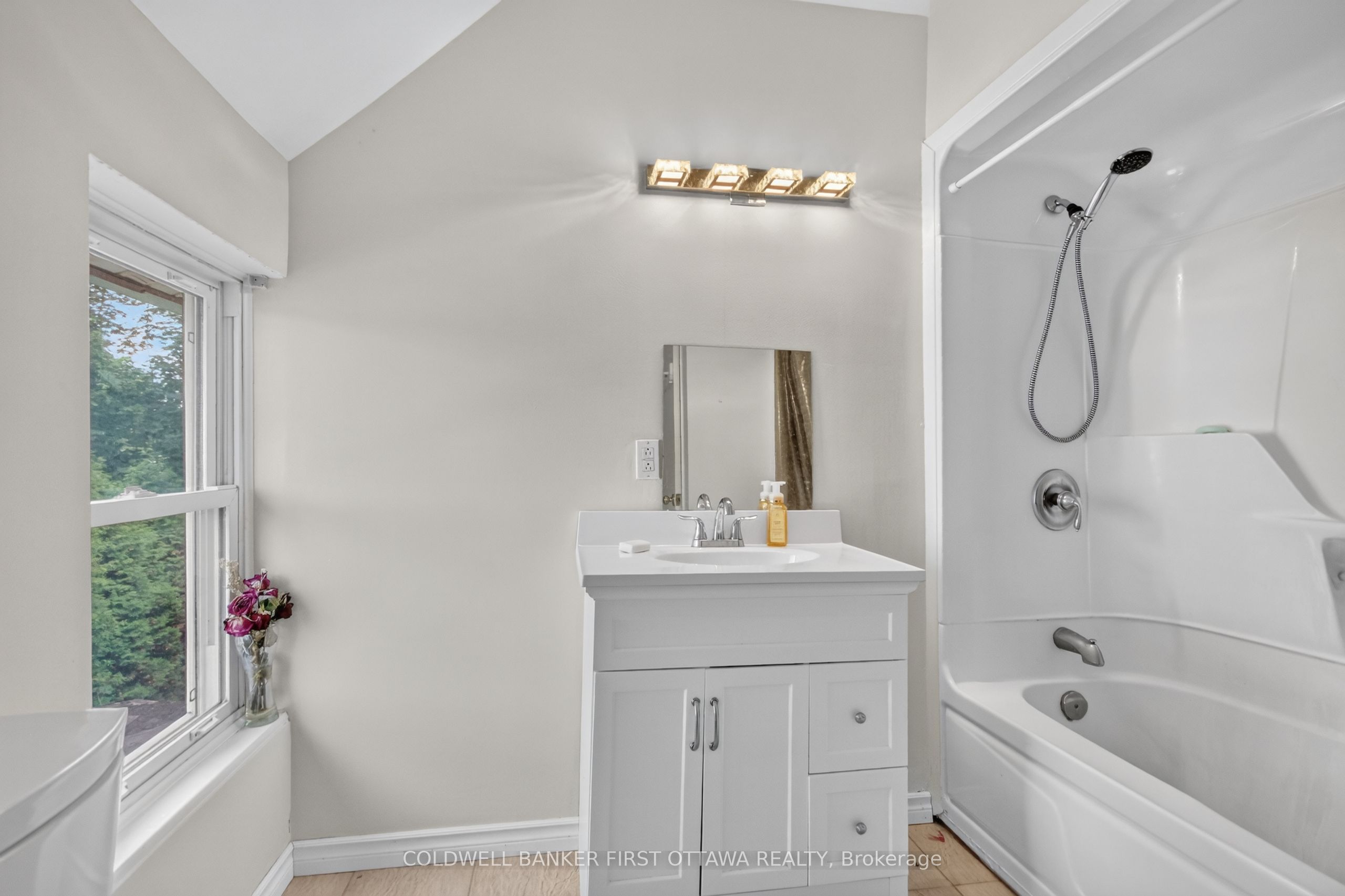 9 Maud Street Property Photo 19