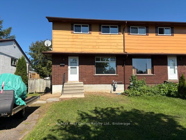 137 Inglewood Crescent N Property Photo 1