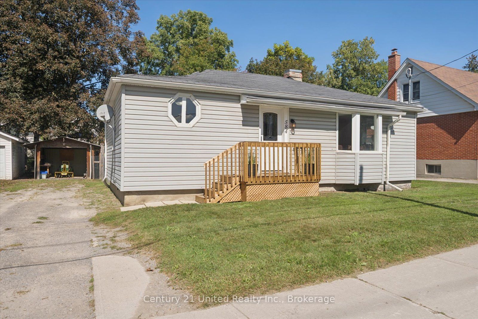584 Wolfe Street Property Photo 1