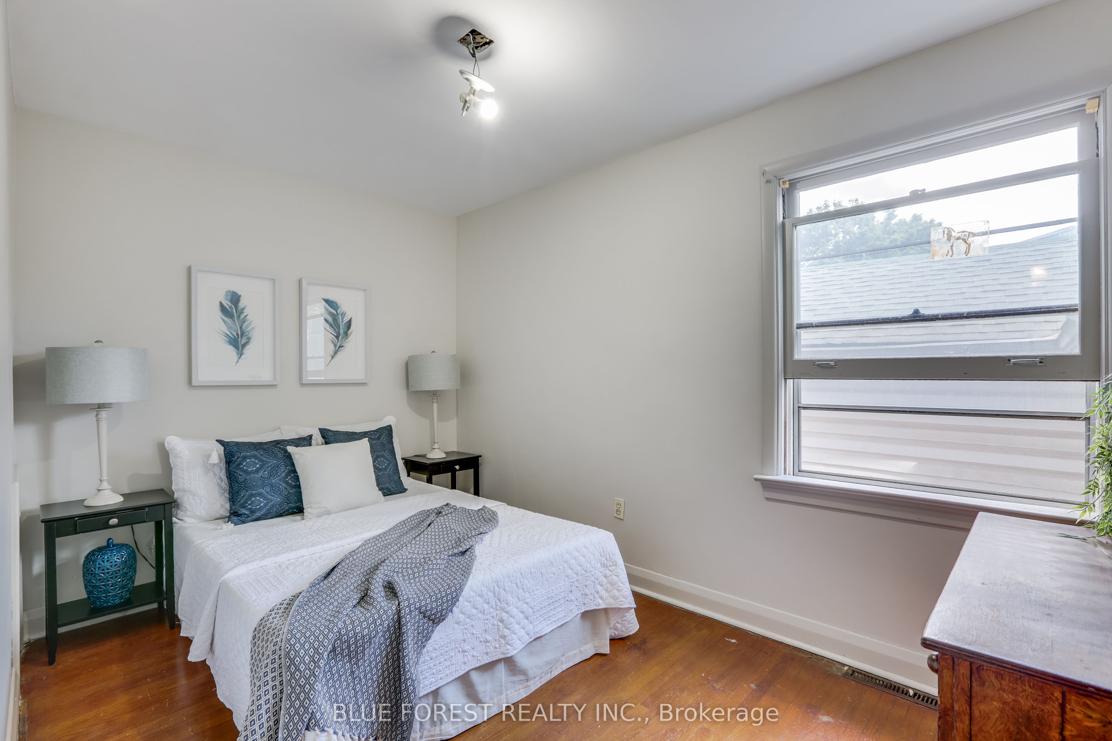 75 Pine Street E Property Photo 4