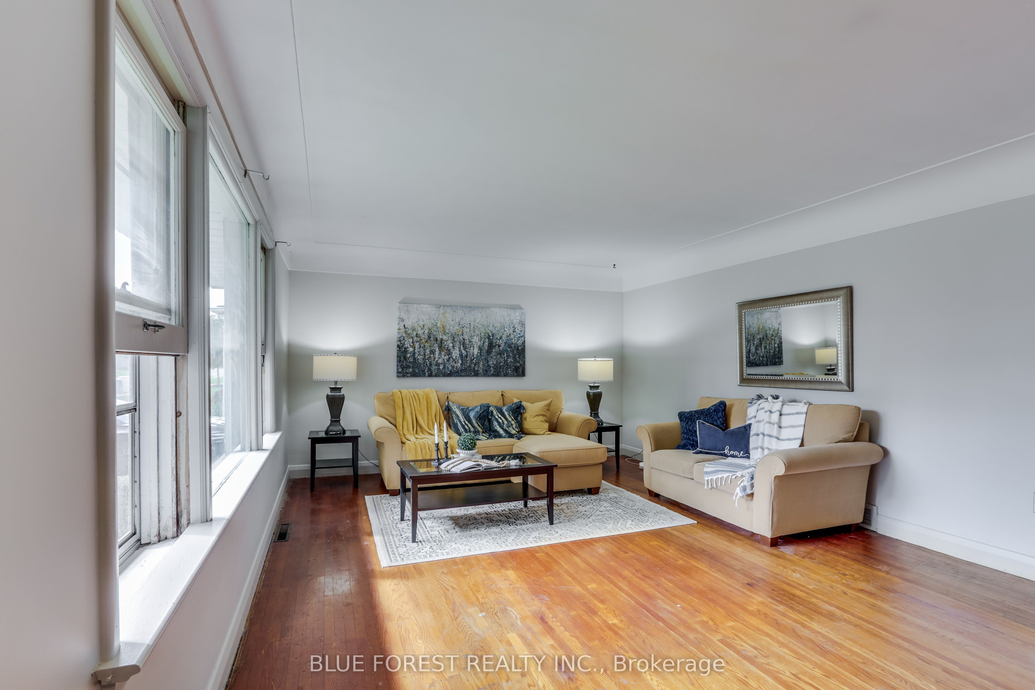 75 Pine Street E Property Photo 5