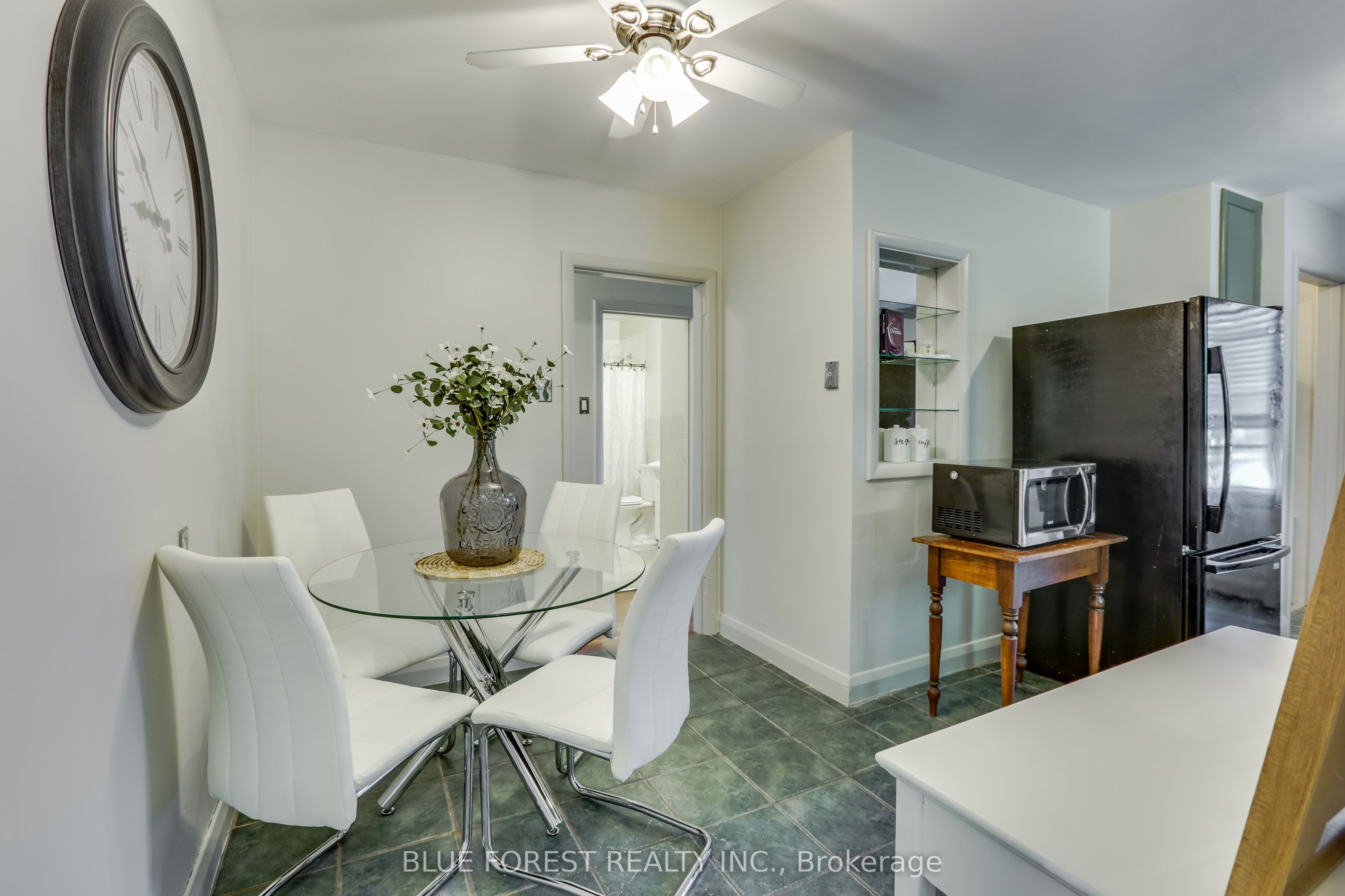 75 Pine Street E Property Photo 8