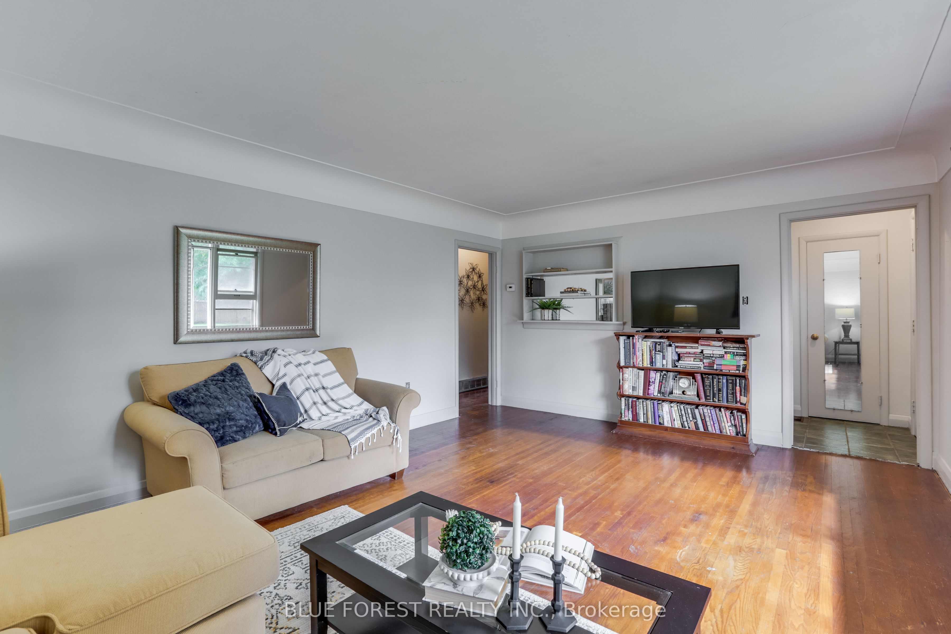 75 Pine Street E Property Photo 9