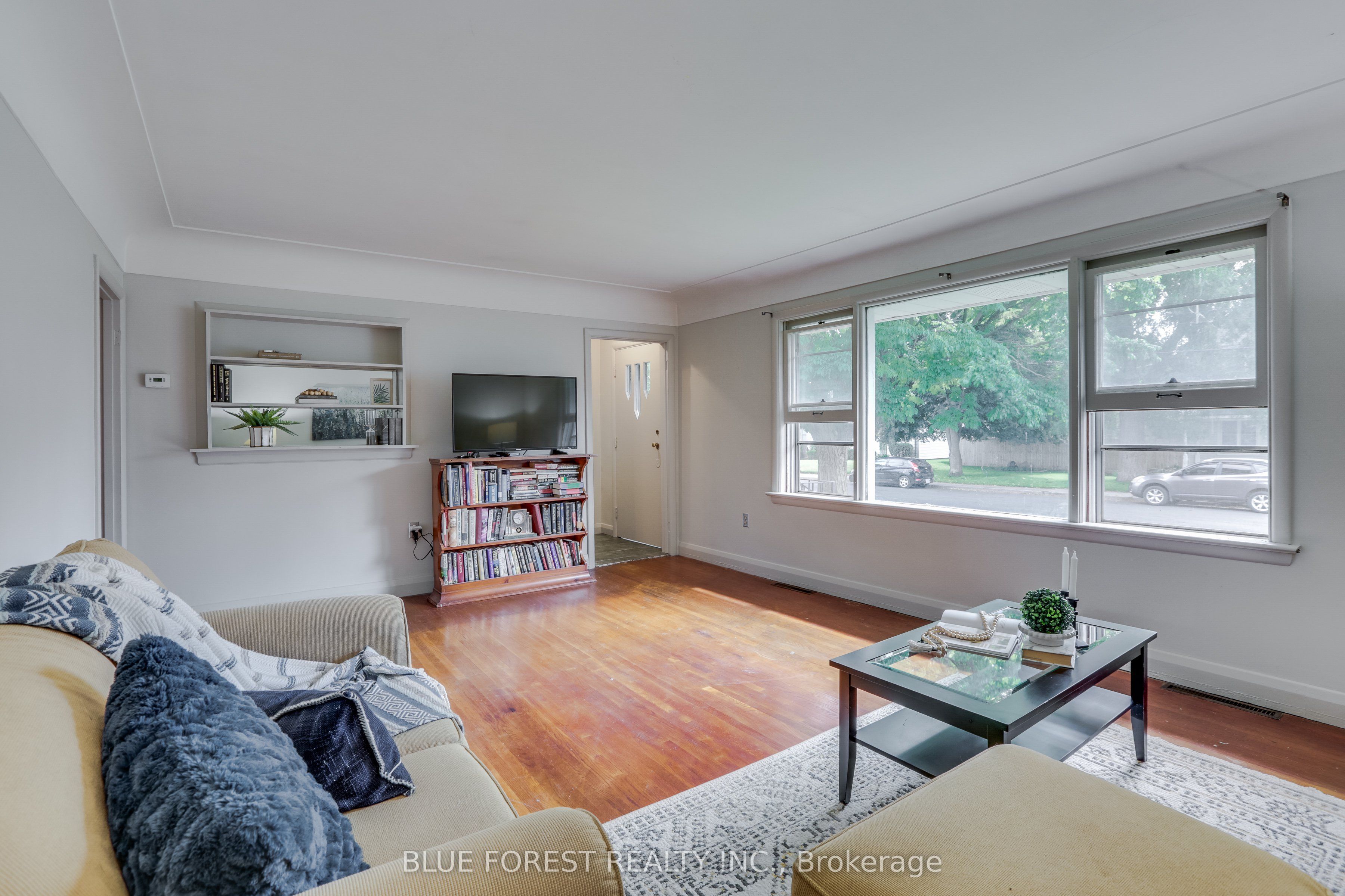 75 Pine Street E Property Photo 10