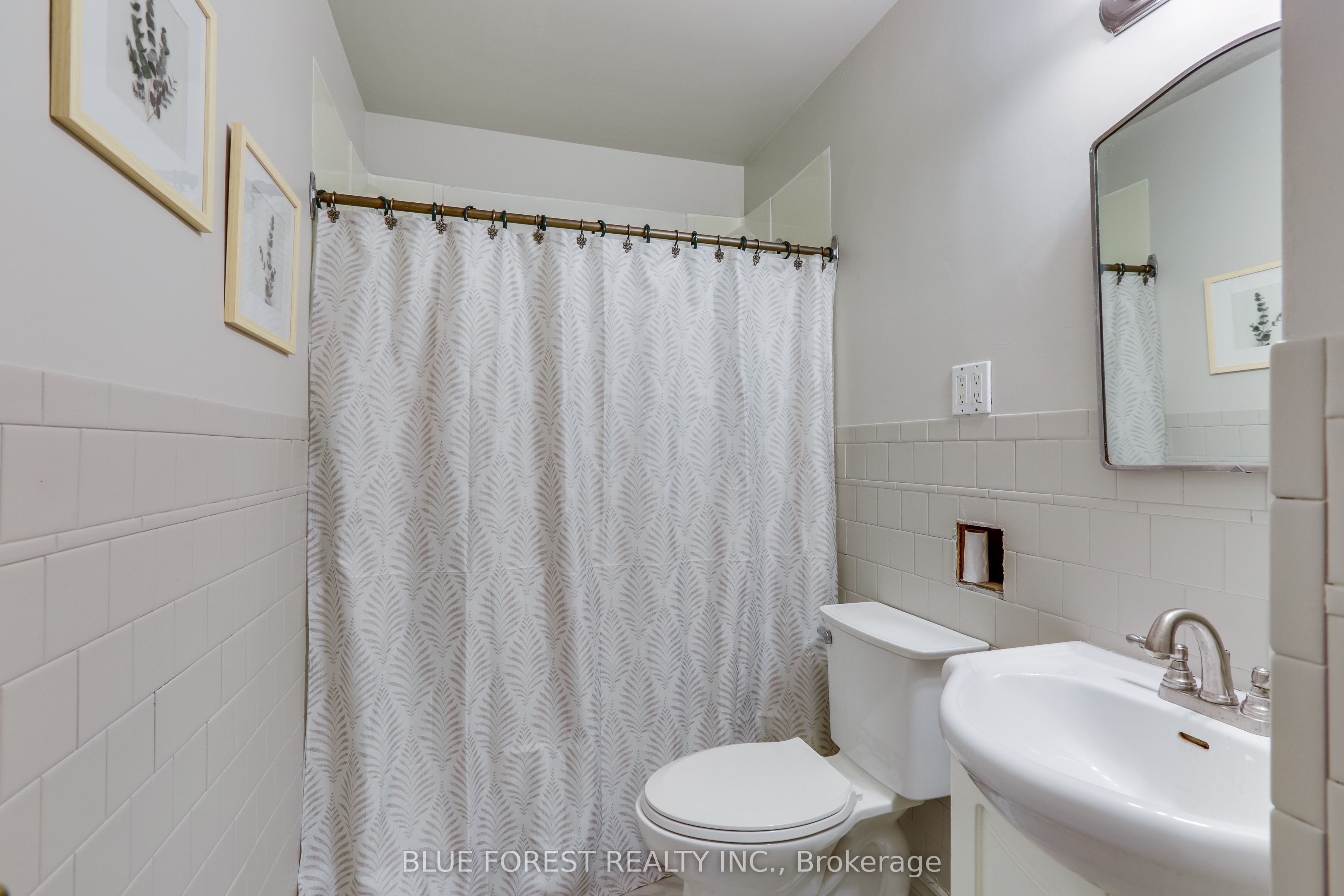 75 Pine Street E Property Photo 11