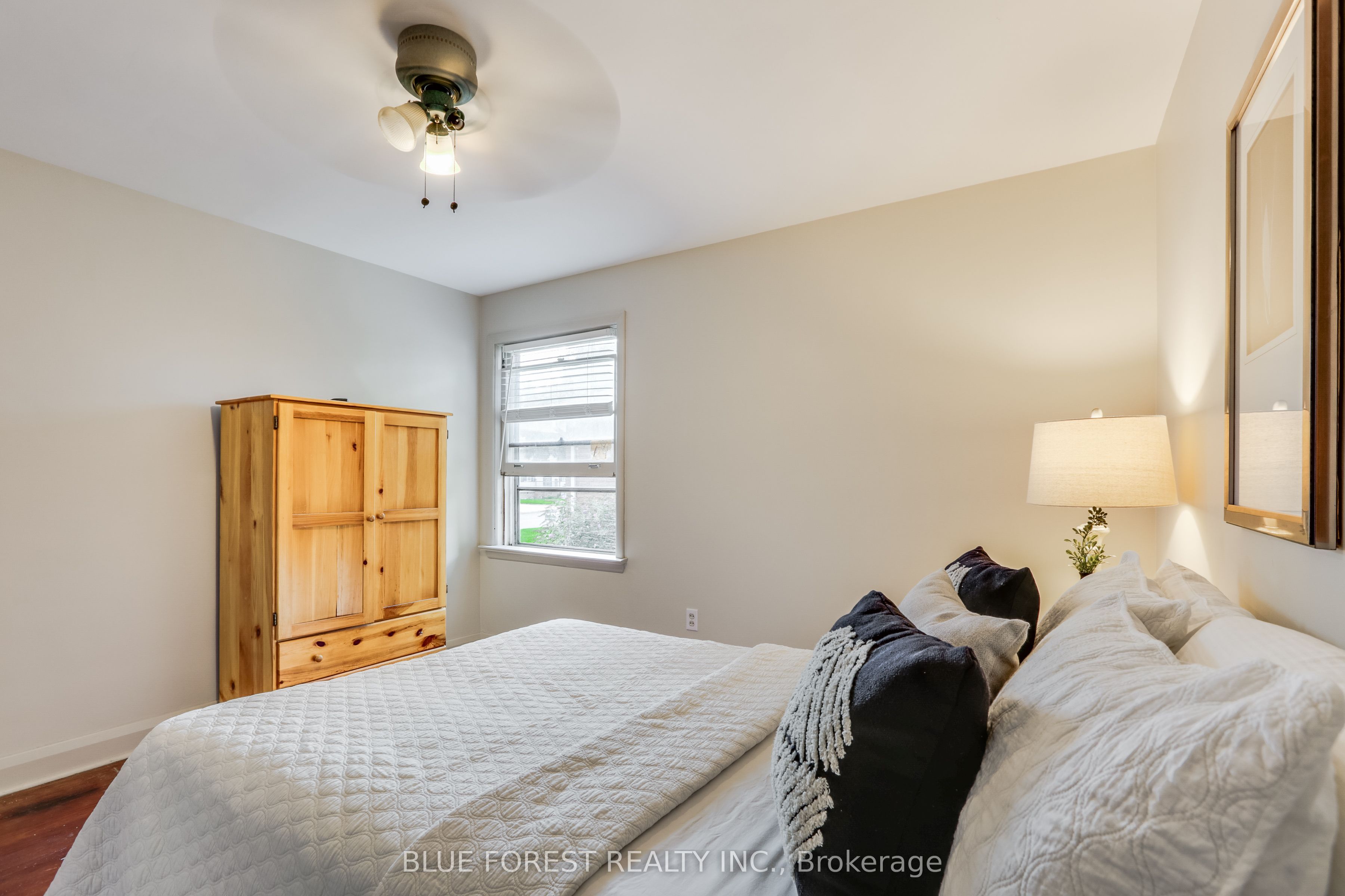 75 Pine Street E Property Photo 14