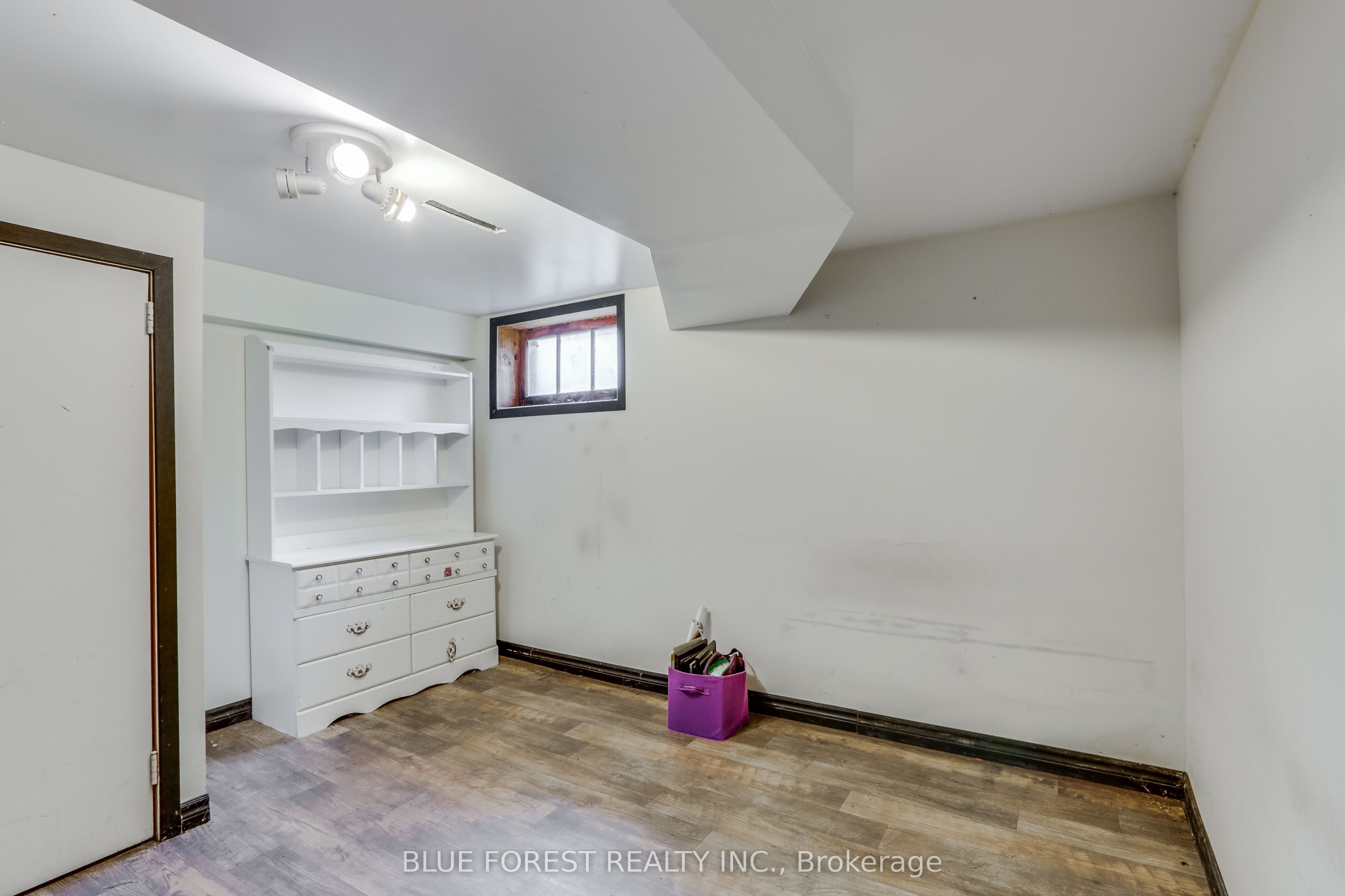 75 Pine Street E Property Photo 19