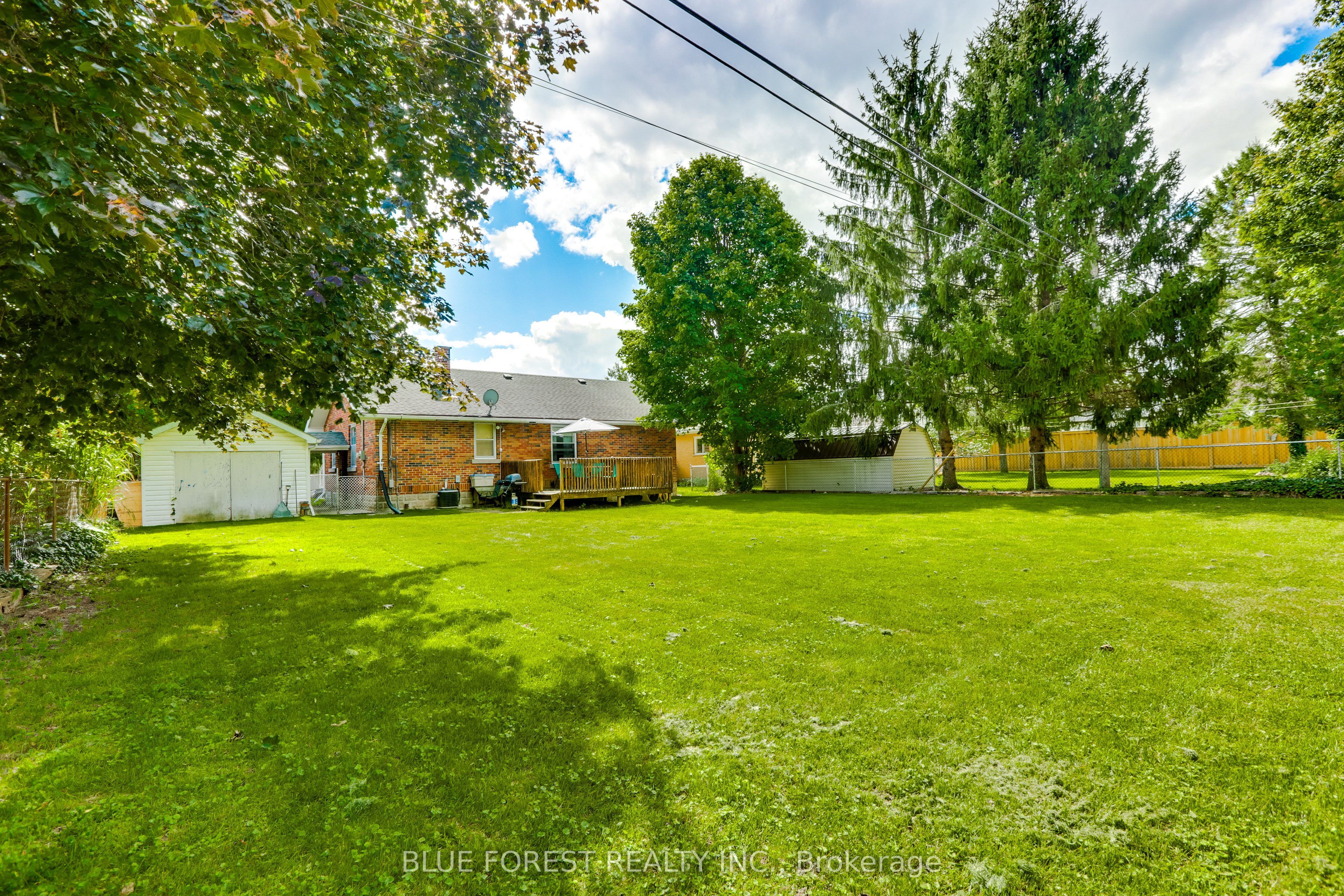 75 Pine Street E Property Photo 22