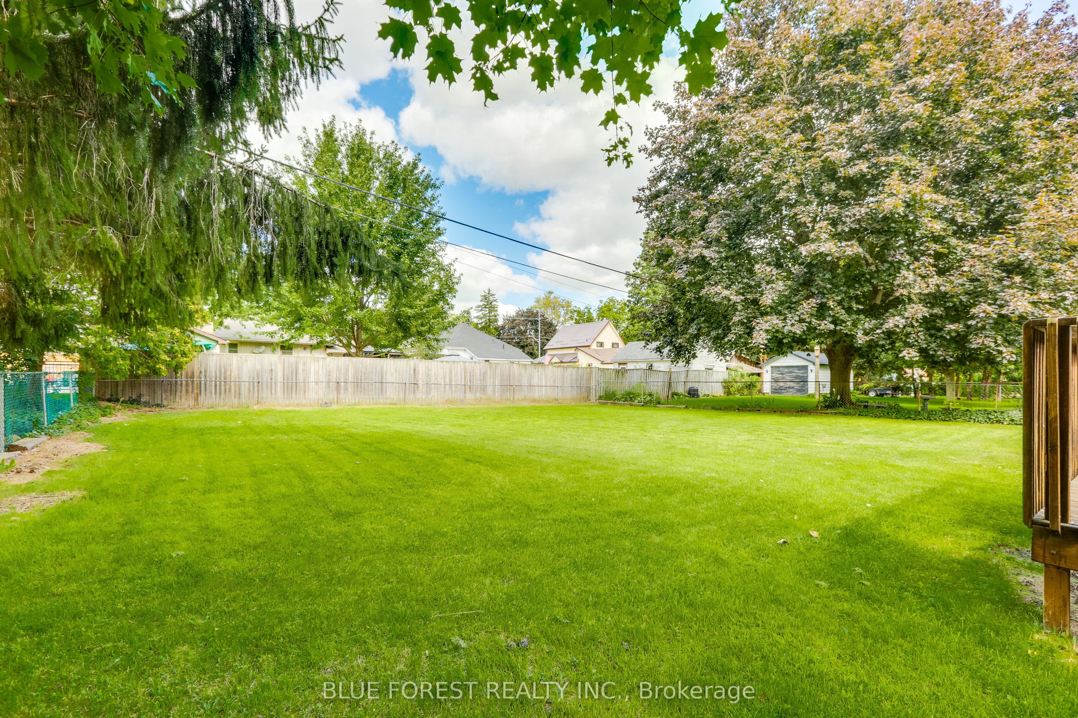 75 Pine Street E Property Photo 23