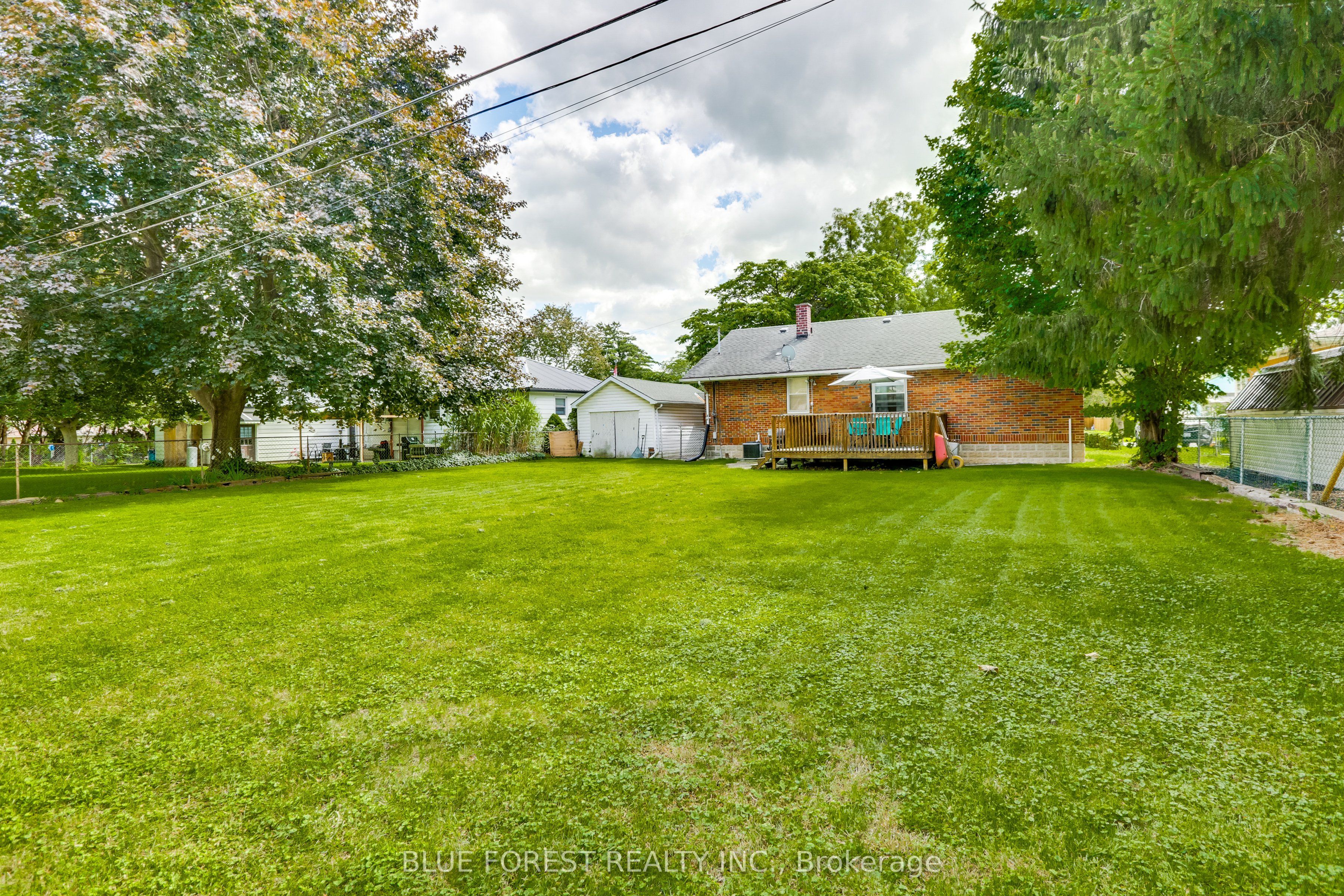 75 Pine Street E Property Photo 24