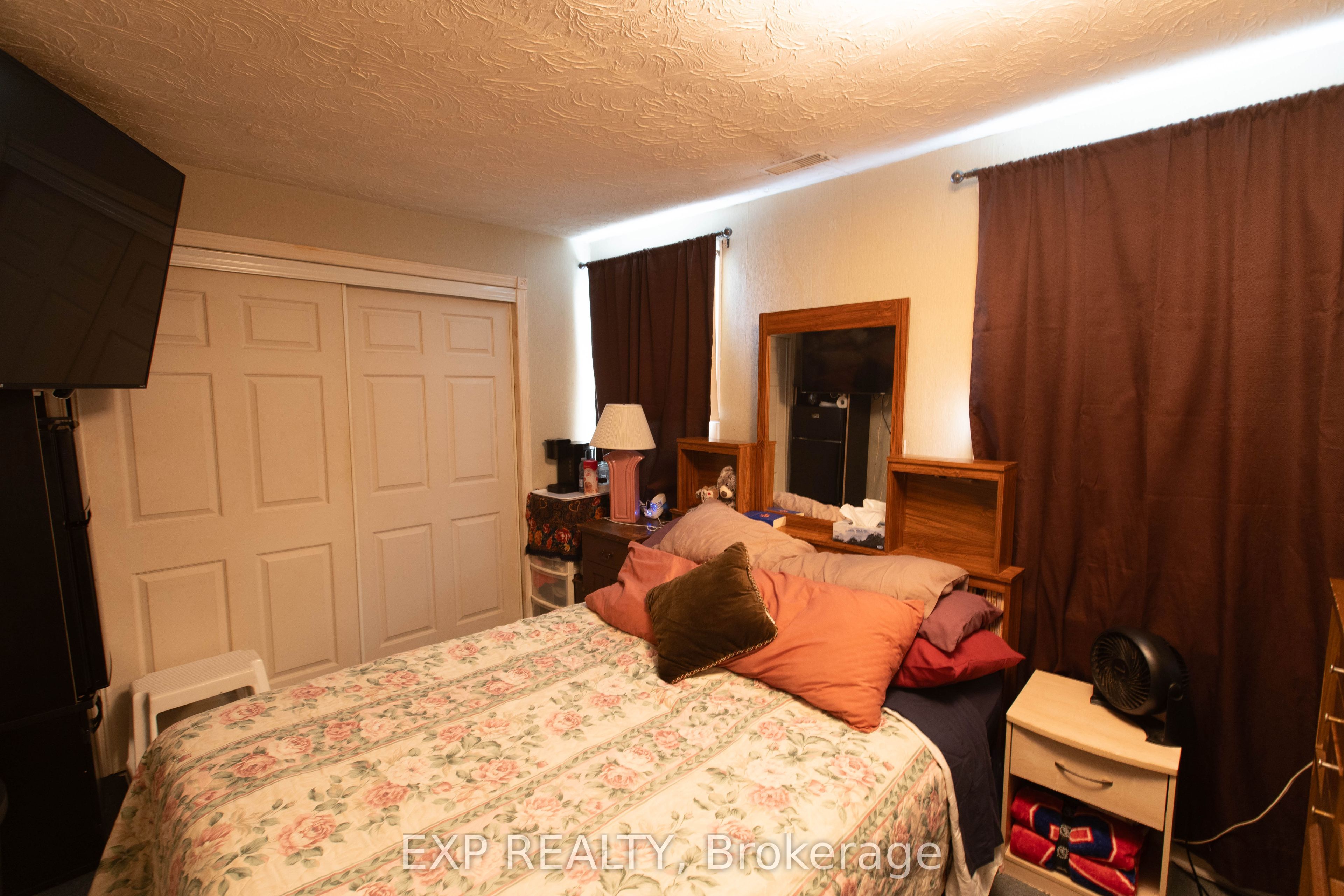 301-303 Fourth Street W Property Photo 2