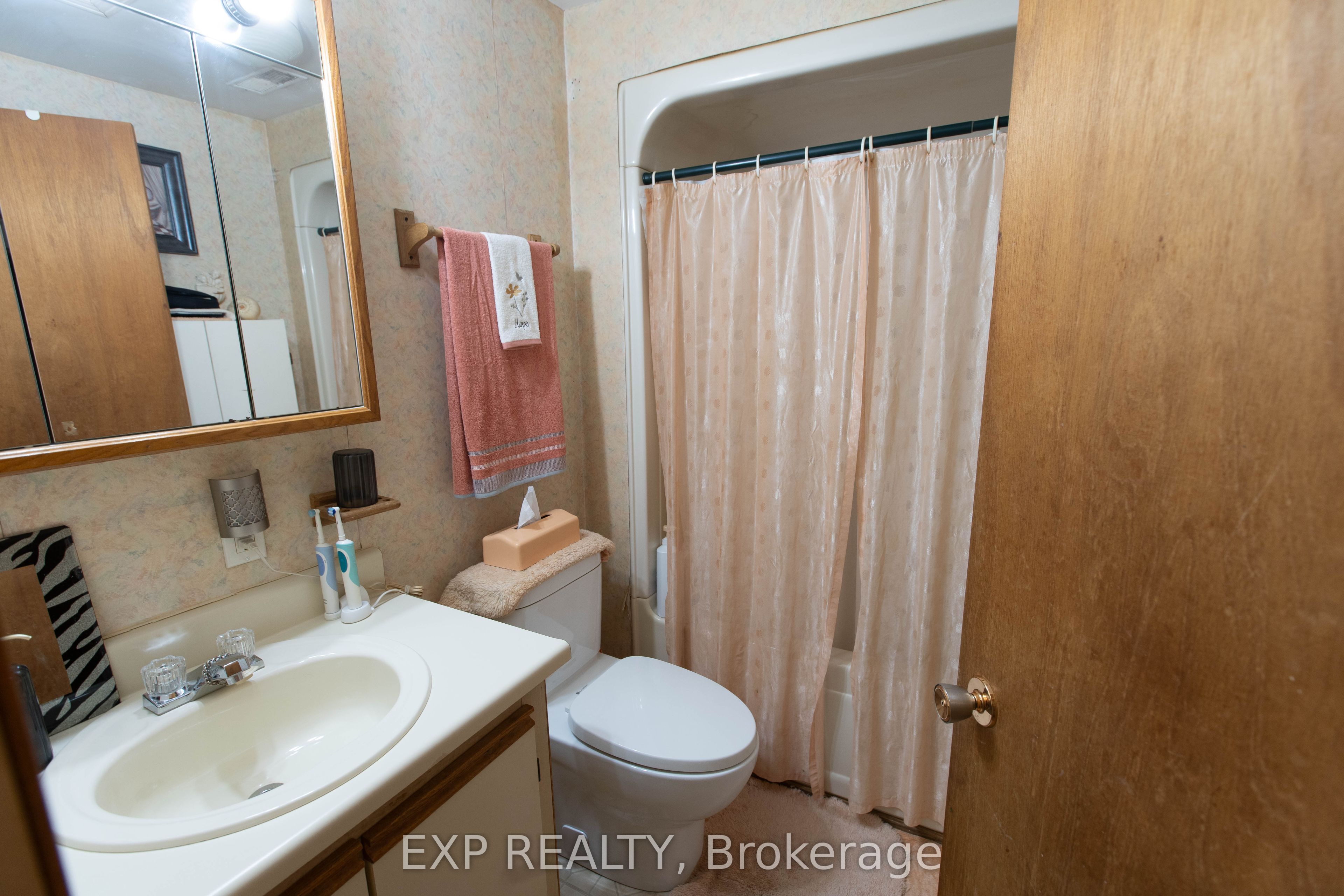 301-303 Fourth Street W Property Photo 5