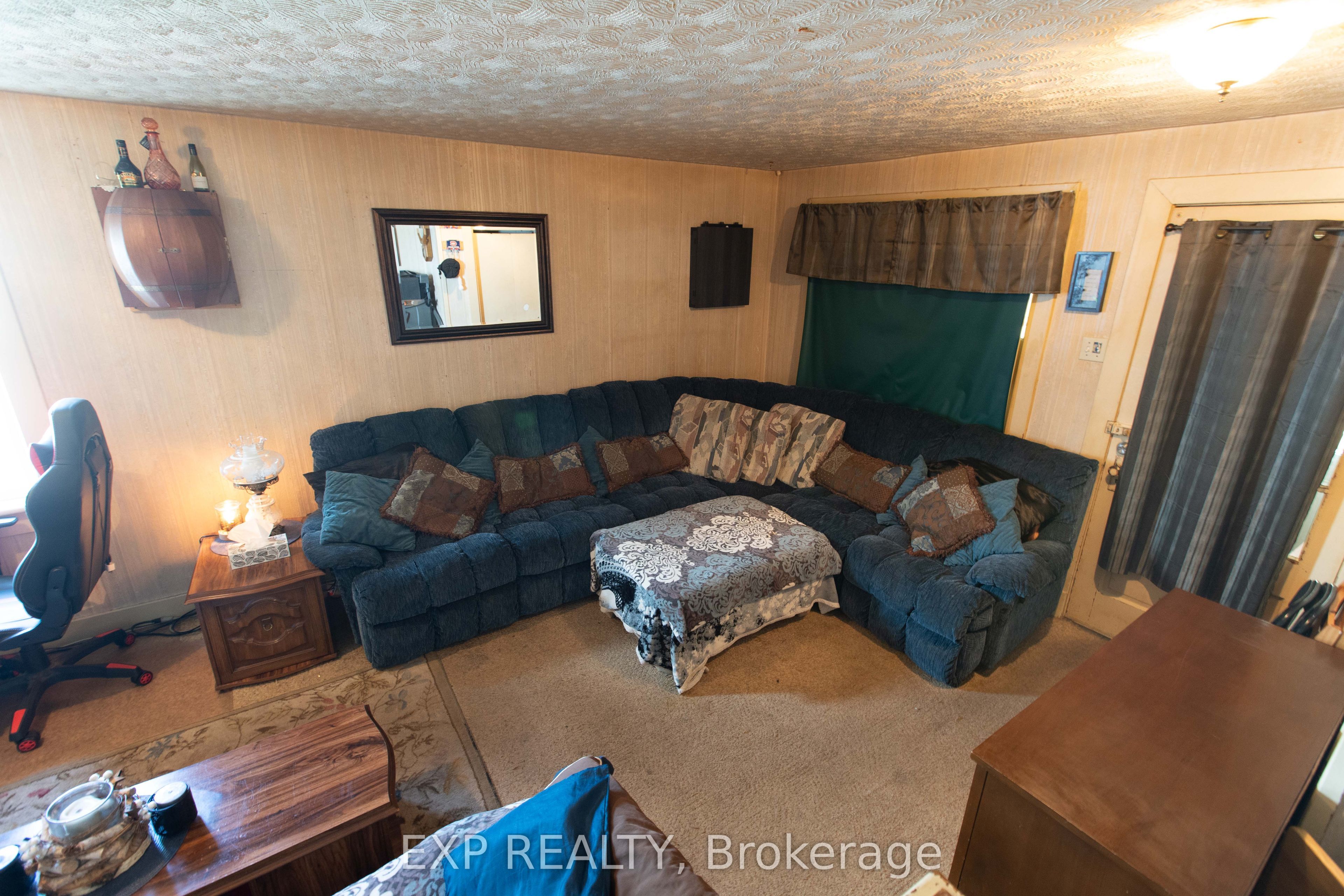 301-303 Fourth Street W Property Photo 7