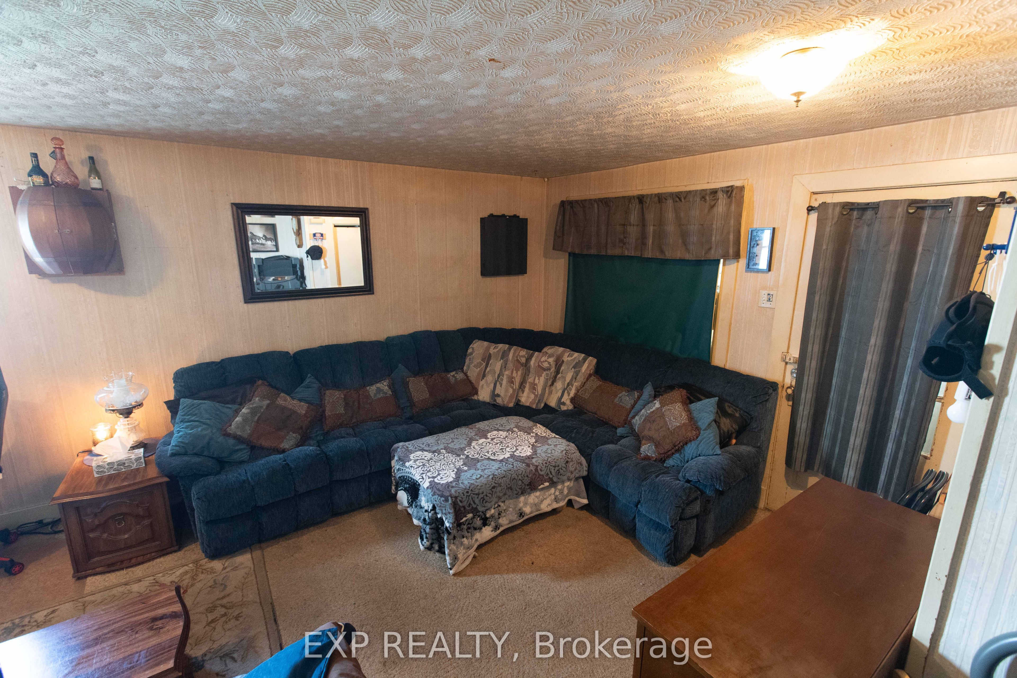 301-303 Fourth Street W Property Photo 8
