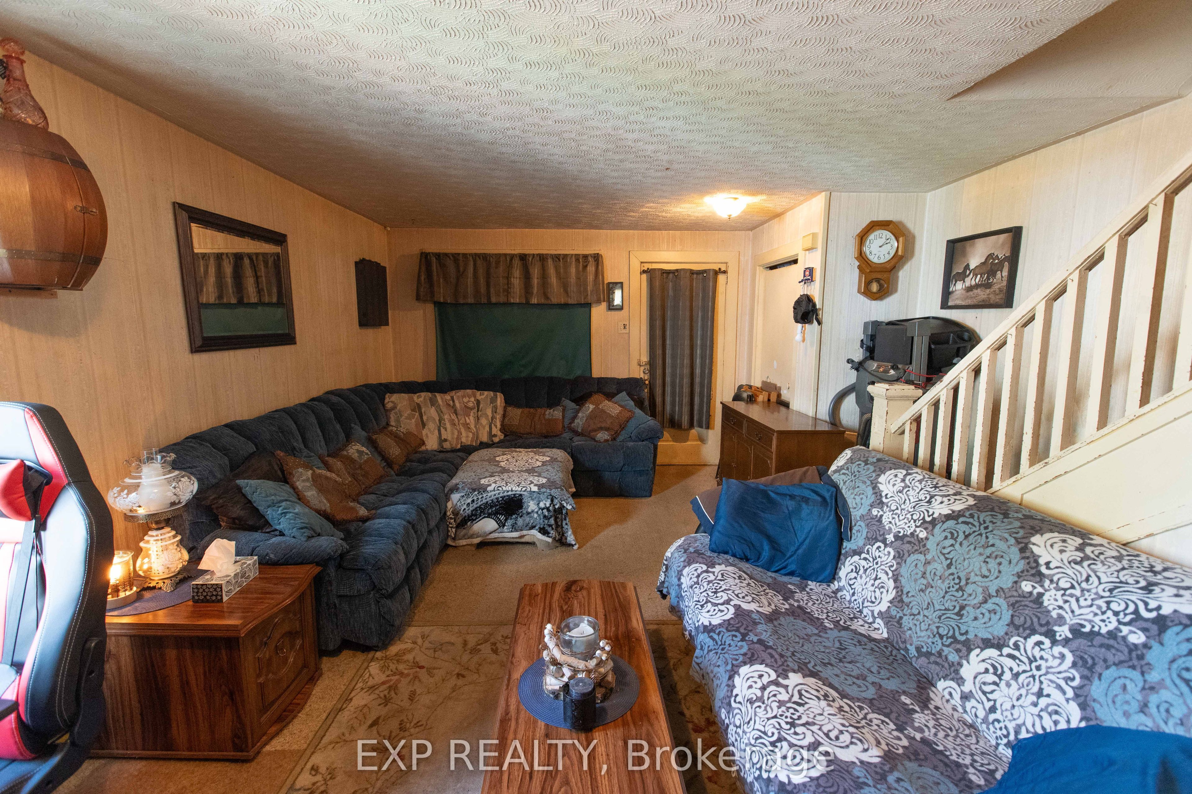 301-303 Fourth Street W Property Photo 9