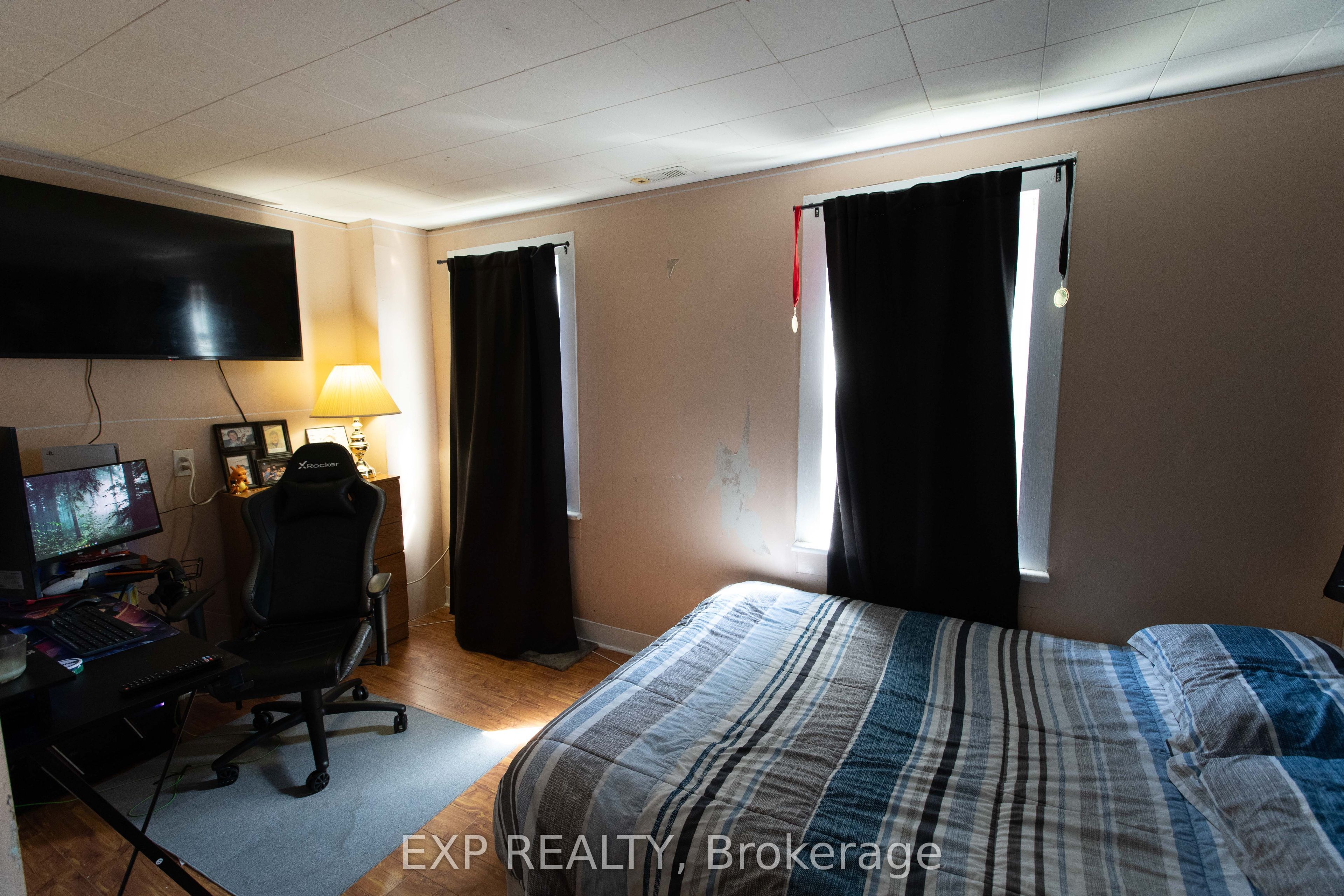 301-303 Fourth Street W Property Photo 17