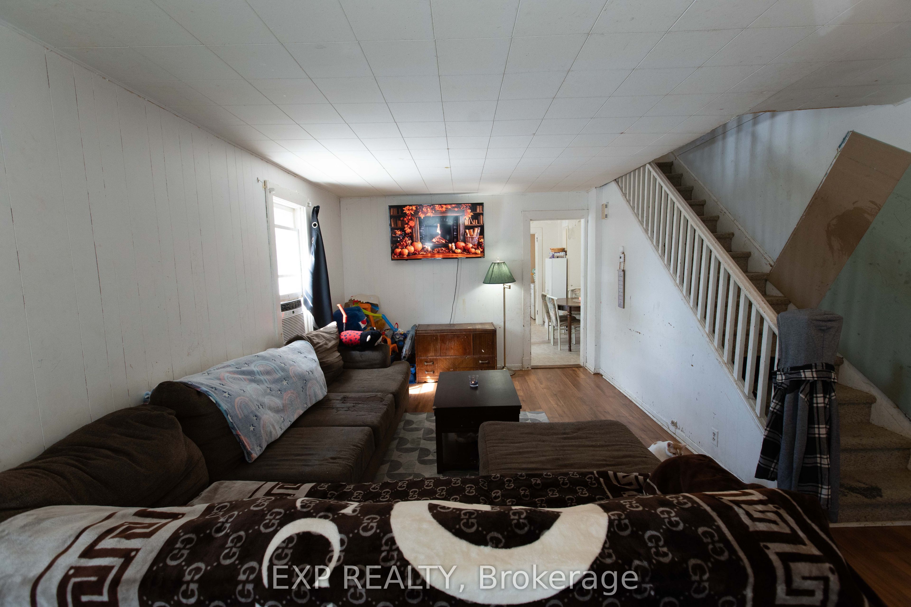 301-303 Fourth Street W Property Photo 18