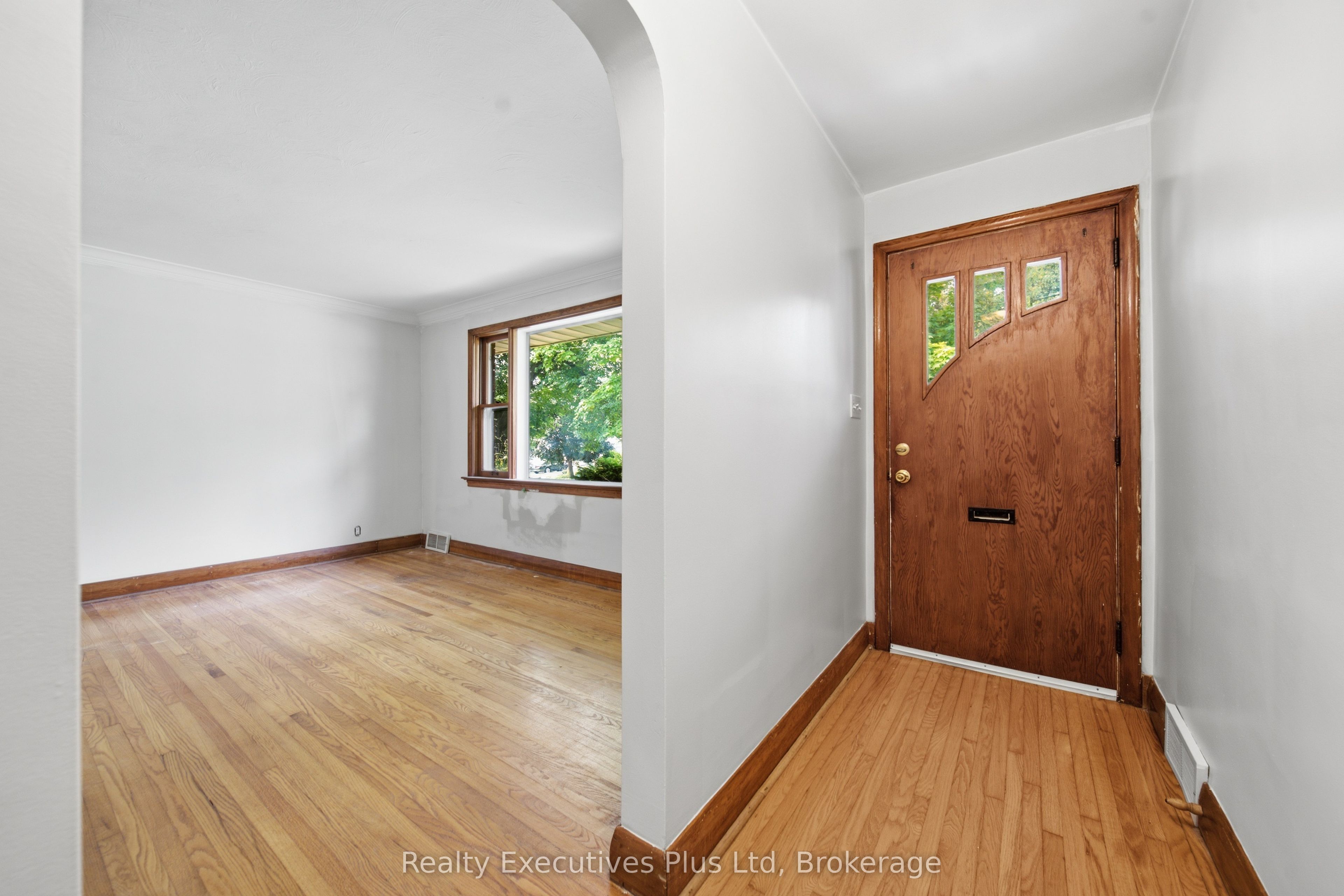 361 Metcalfe Street Property Photo 4