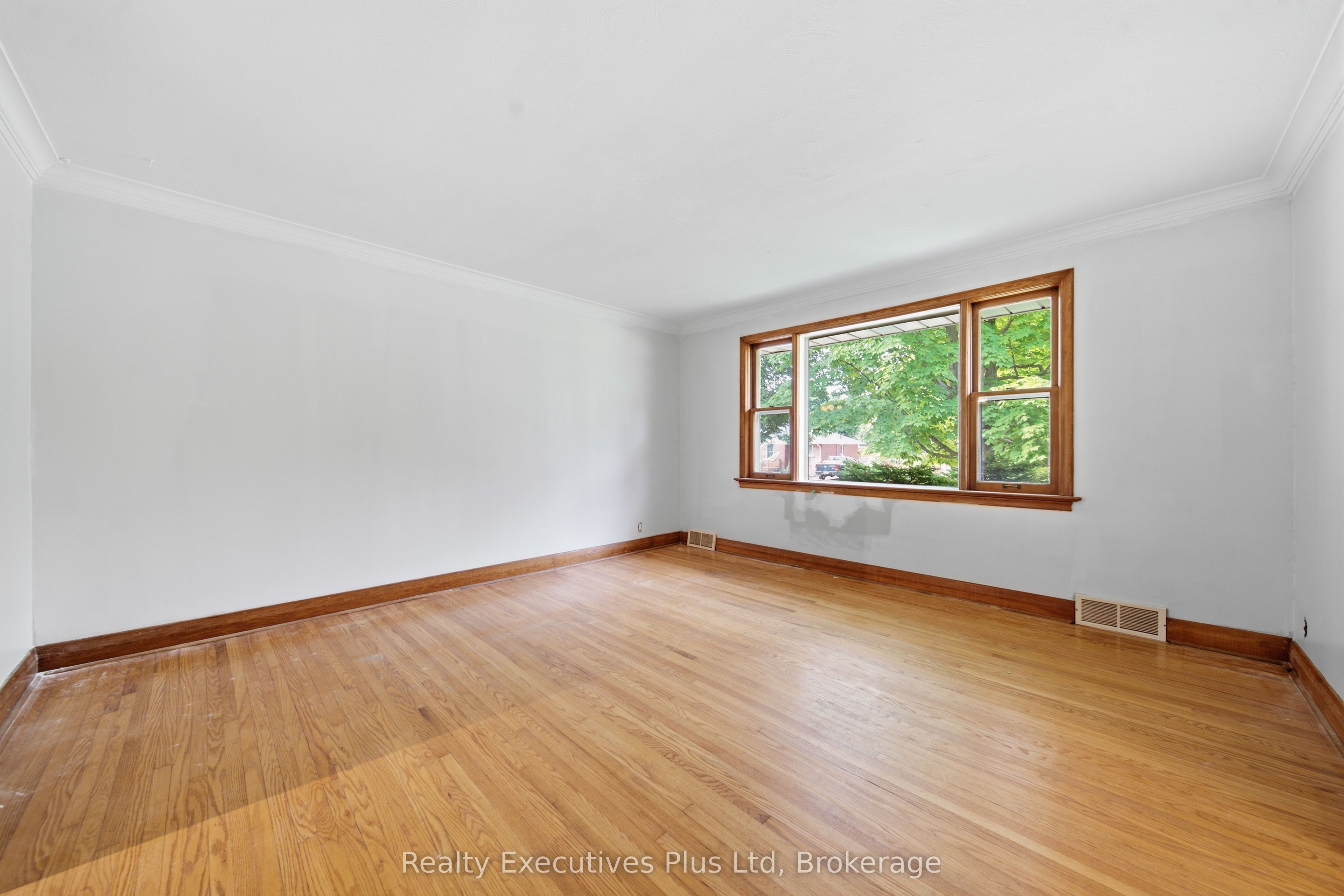 361 Metcalfe Street Property Photo 5