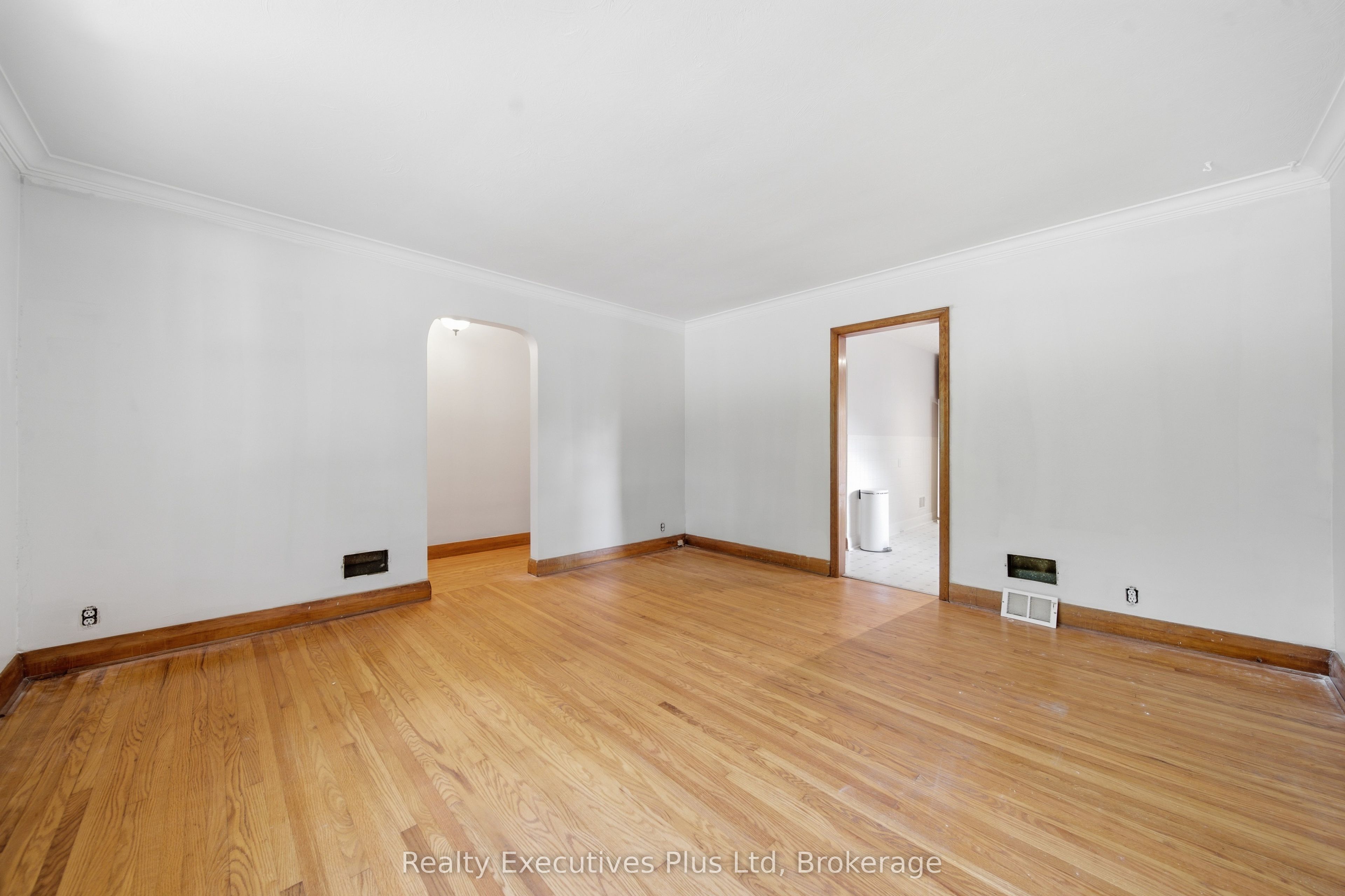 361 Metcalfe Street Property Photo 6