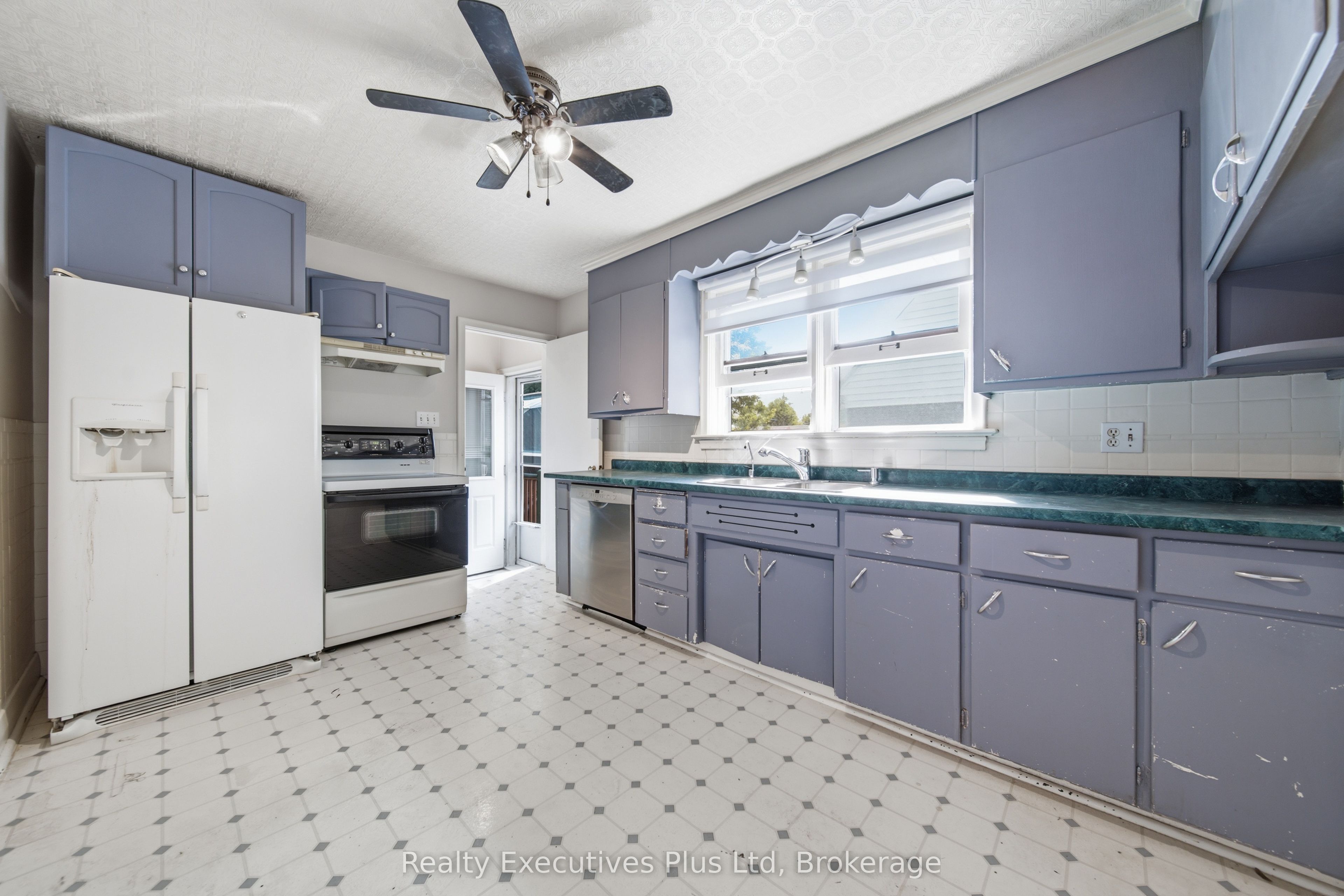 361 Metcalfe Street Property Photo 7