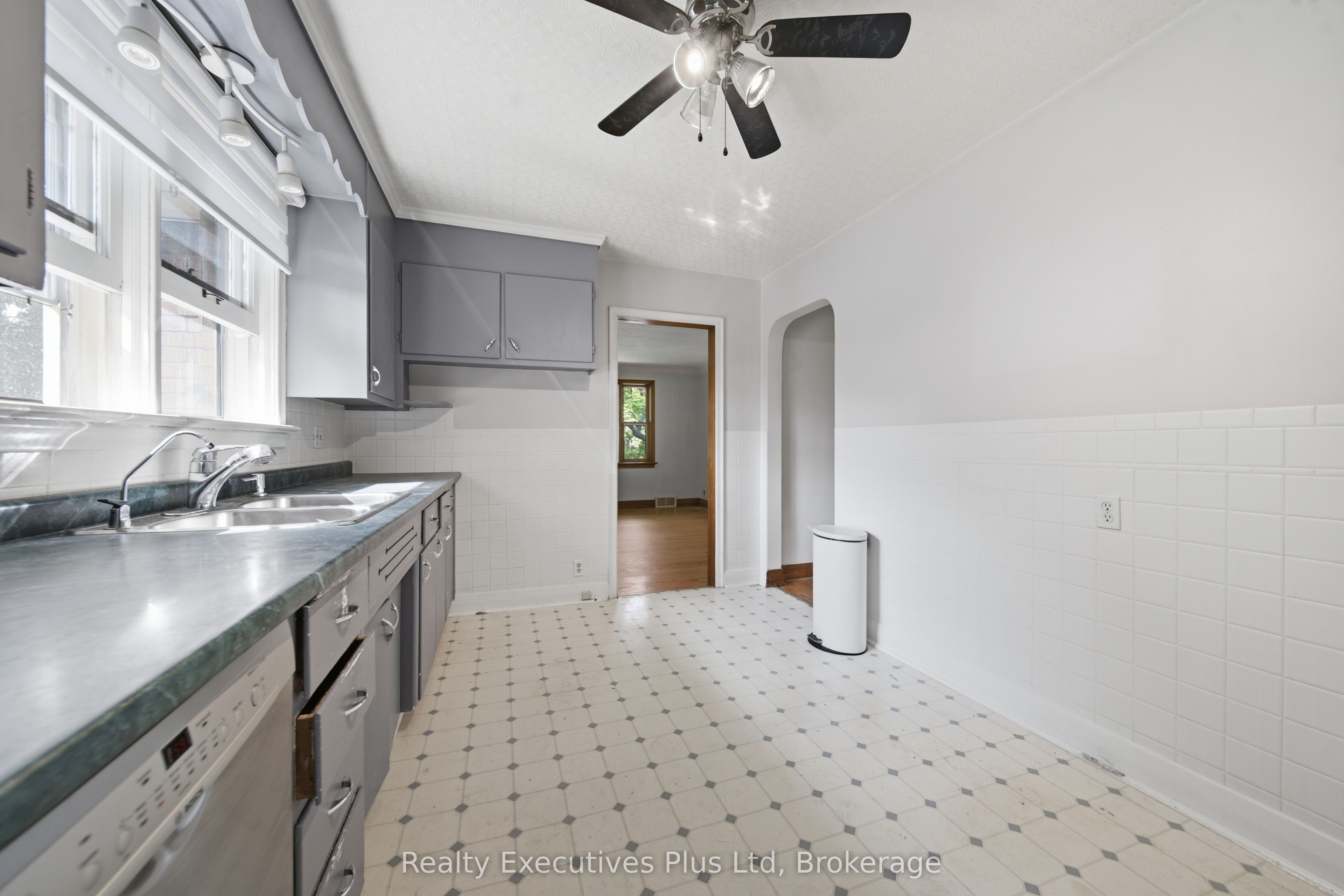 361 Metcalfe Street Property Photo 8