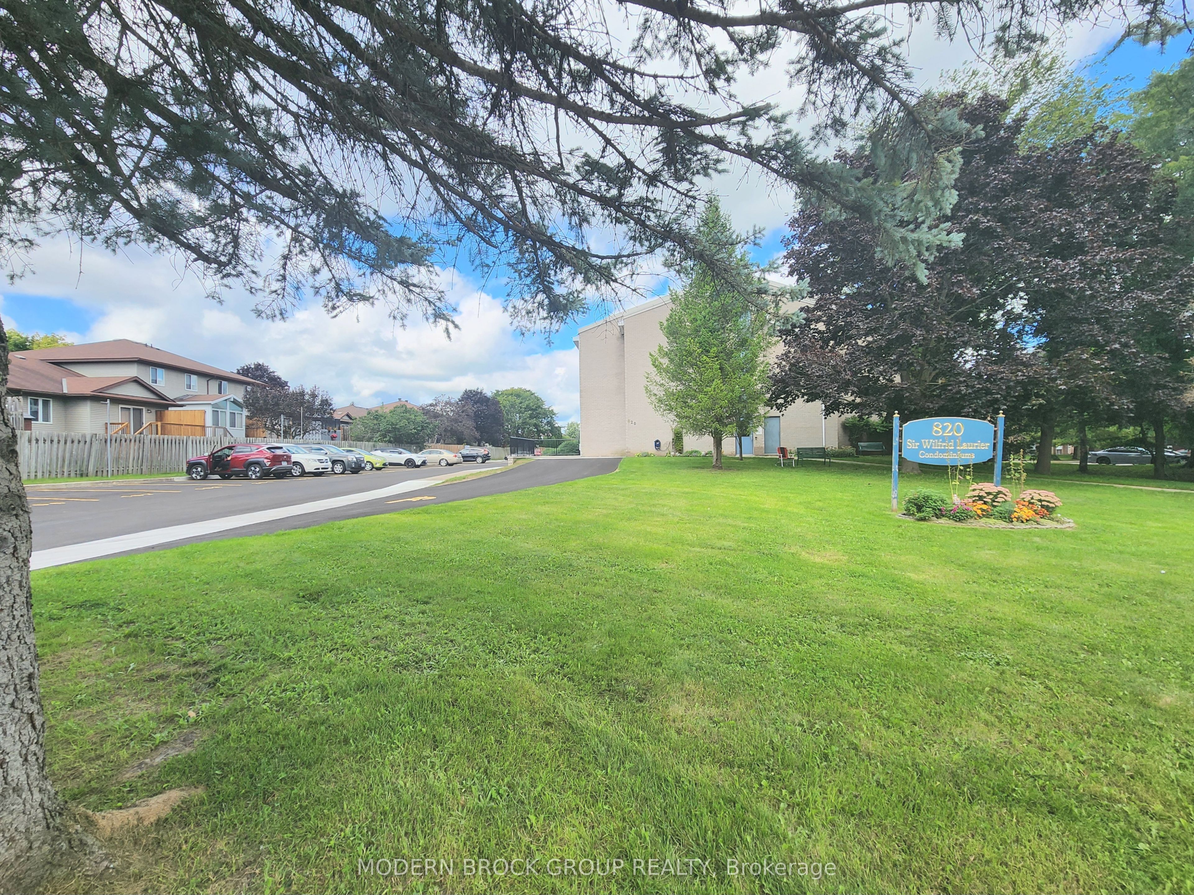 820 Laurier Boulevard 318 Property Photo 2