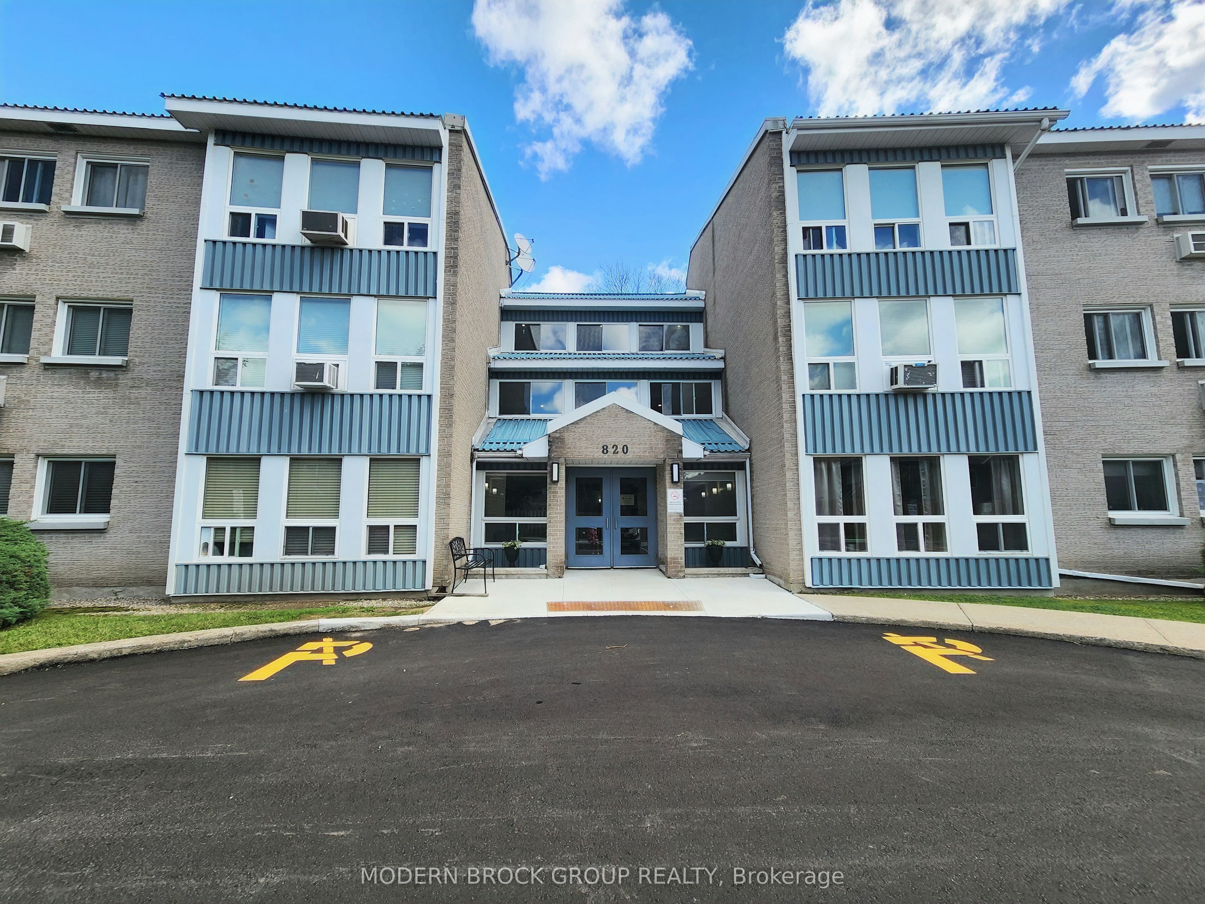 820 Laurier Boulevard 318 Property Photo 3