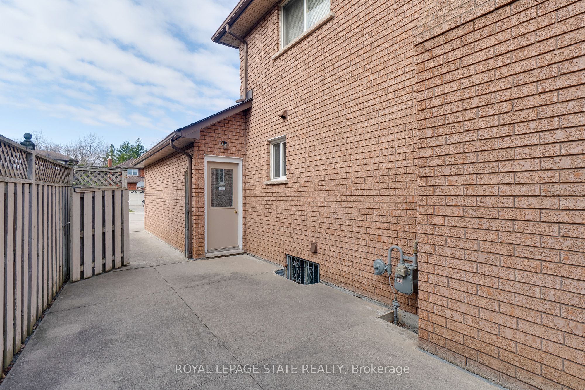 137 National Drive Property Photo 12