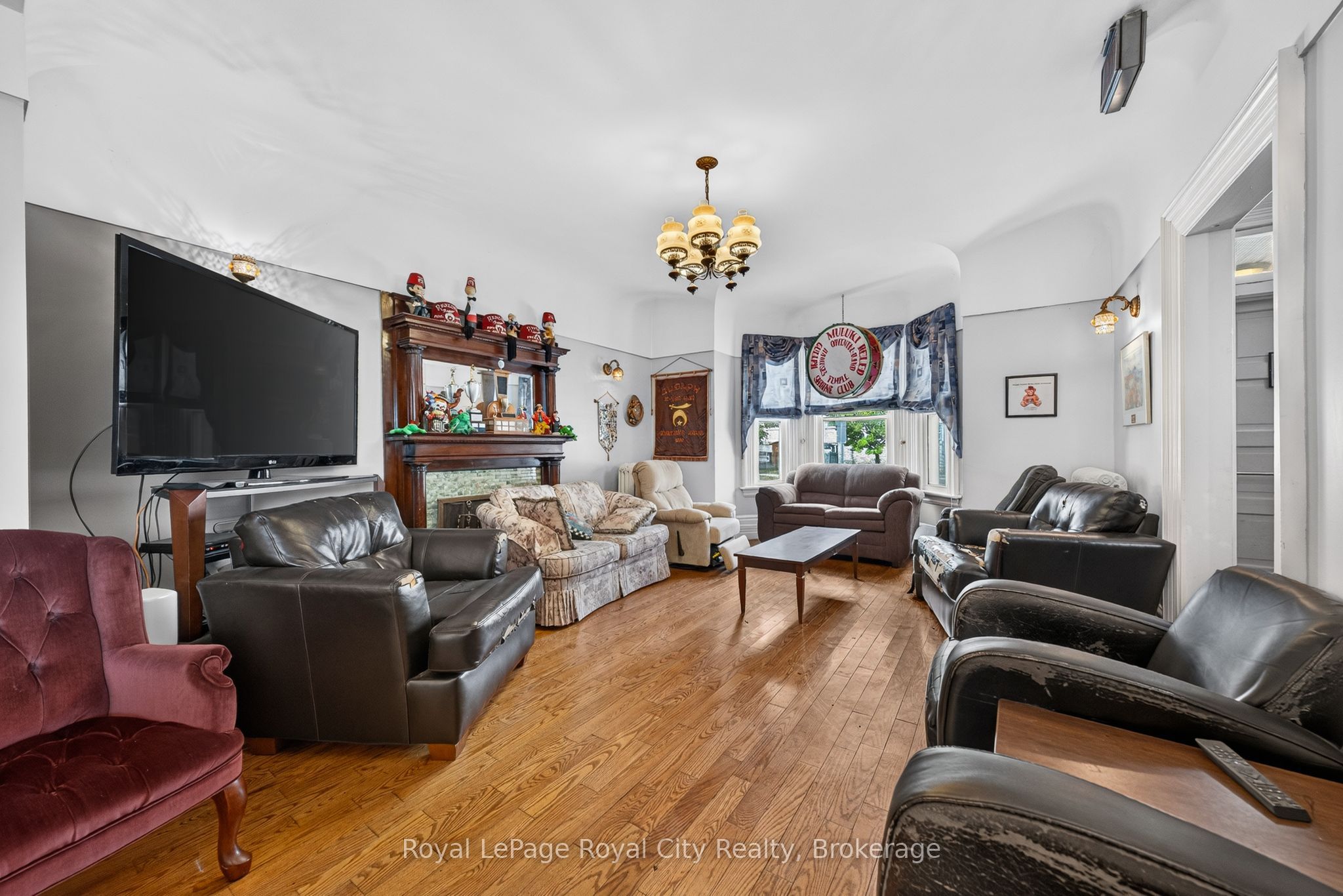 15 Cork Street E Property Photo 5