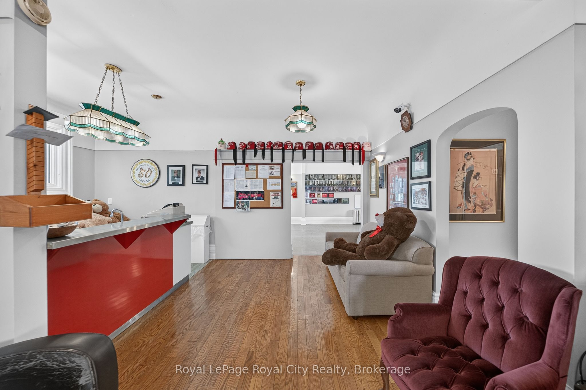 15 Cork Street E Property Photo 7