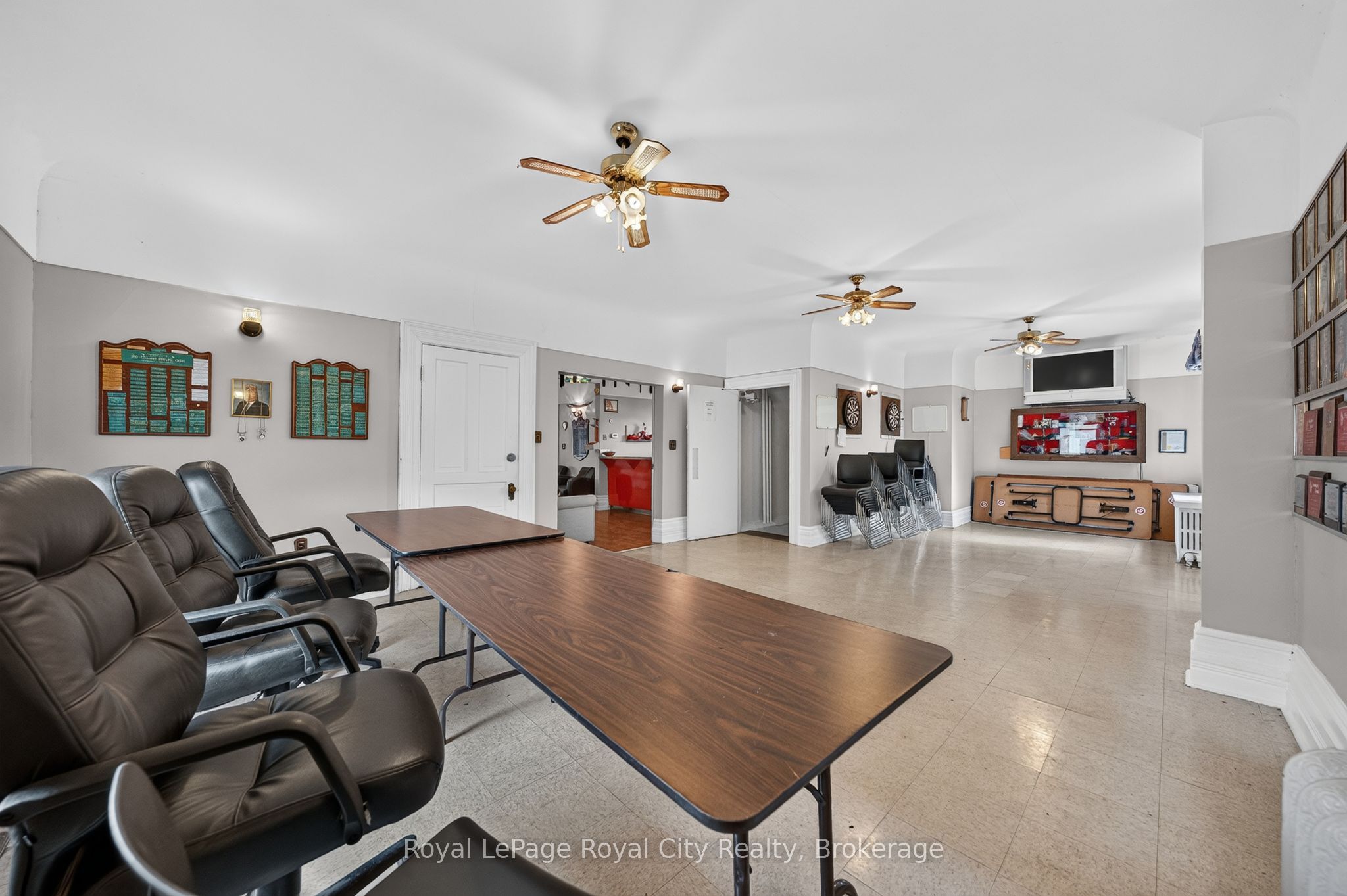 15 Cork Street E Property Photo 10