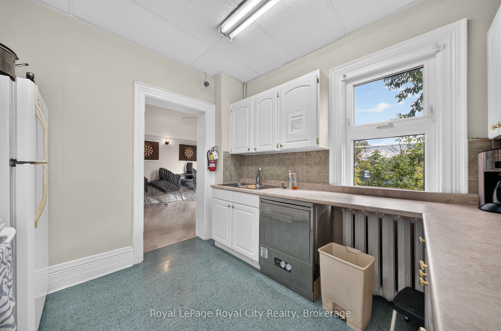 15 Cork Street E Property Photo 12