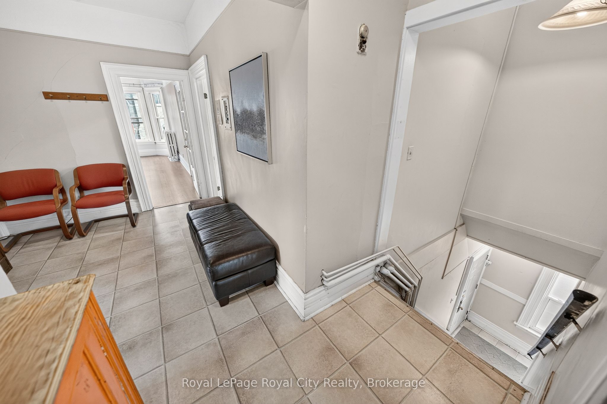 15 Cork Street E Property Photo 15