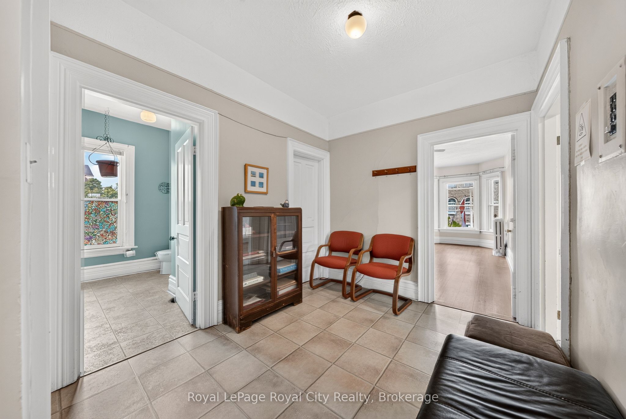 15 Cork Street E Property Photo 16