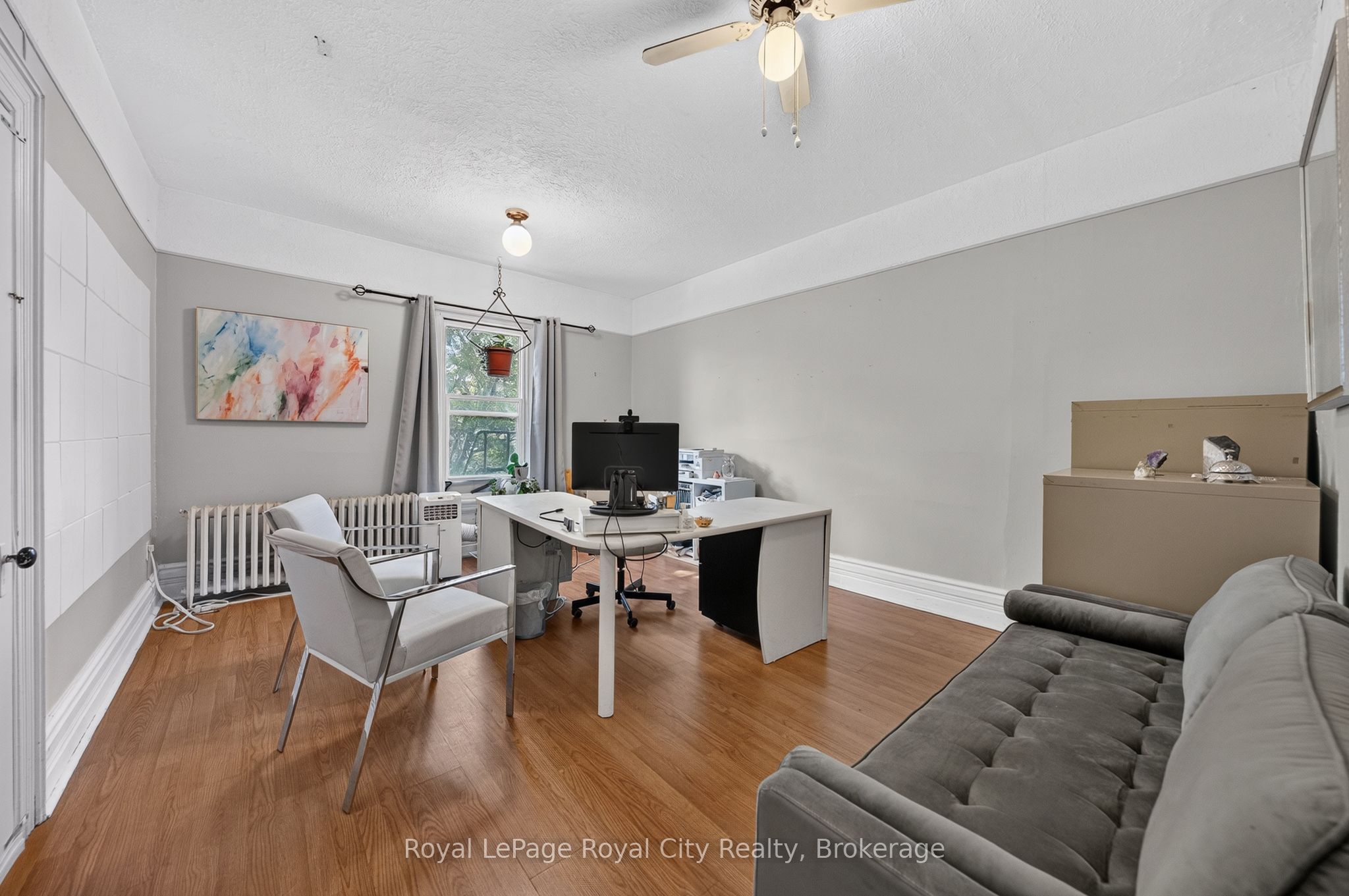15 Cork Street E Property Photo 17