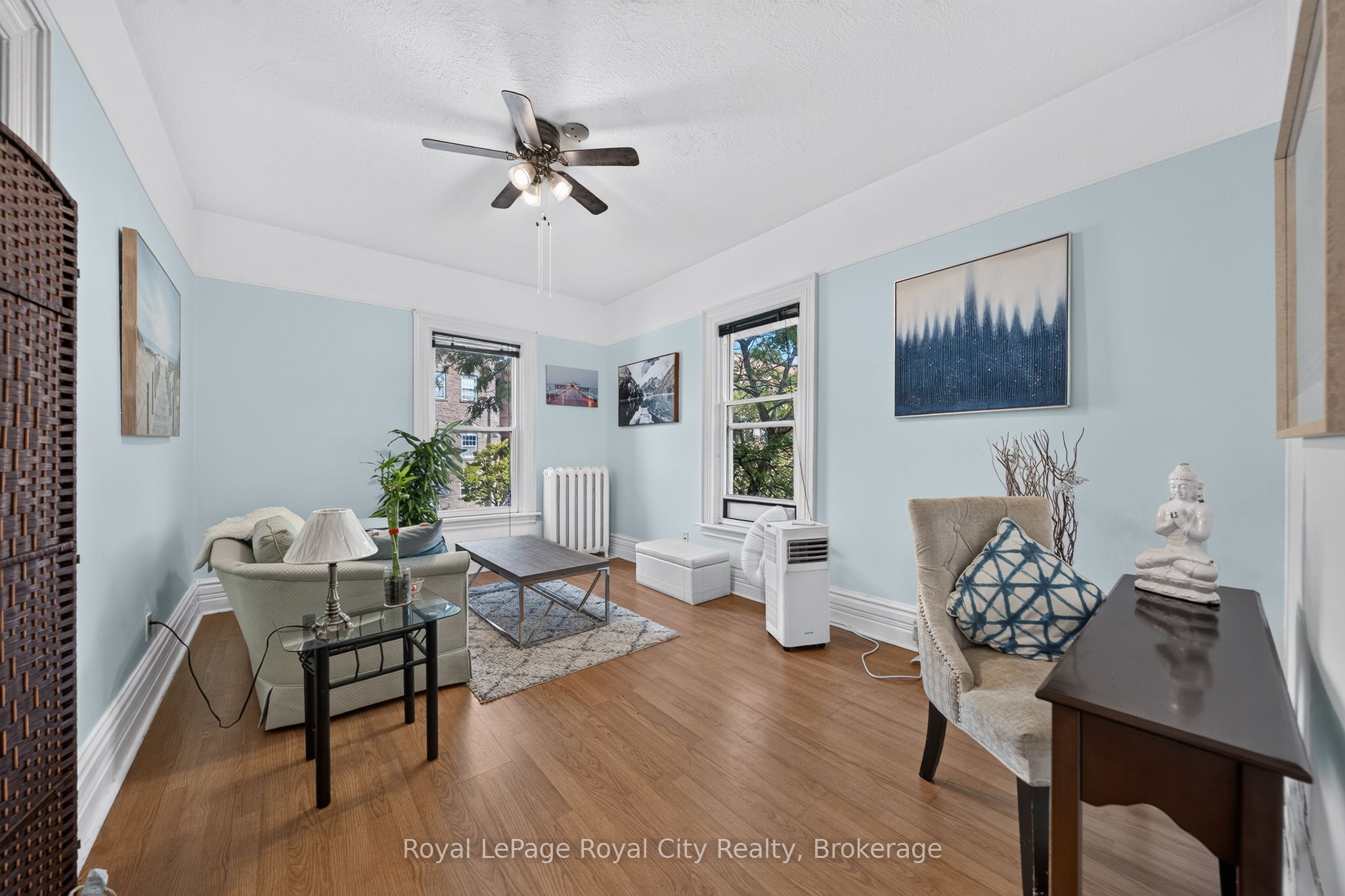 15 Cork Street E Property Photo 19