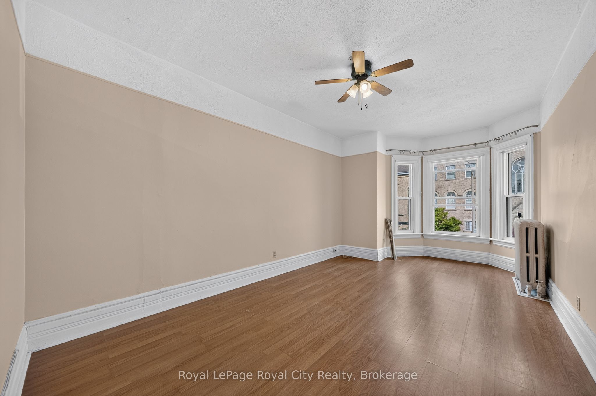 15 Cork Street E Property Photo 21