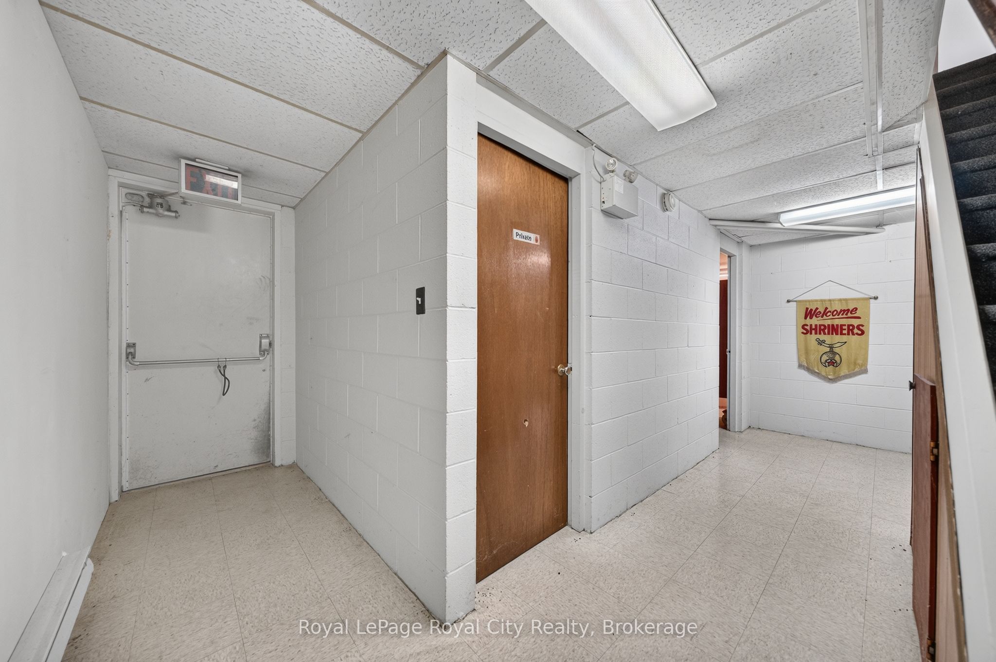 15 Cork Street E Property Photo 23