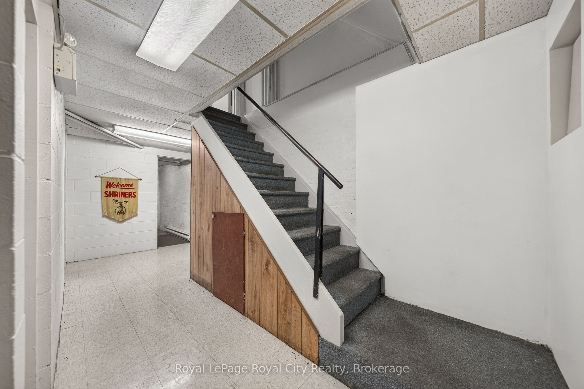 15 Cork Street E Property Photo 24