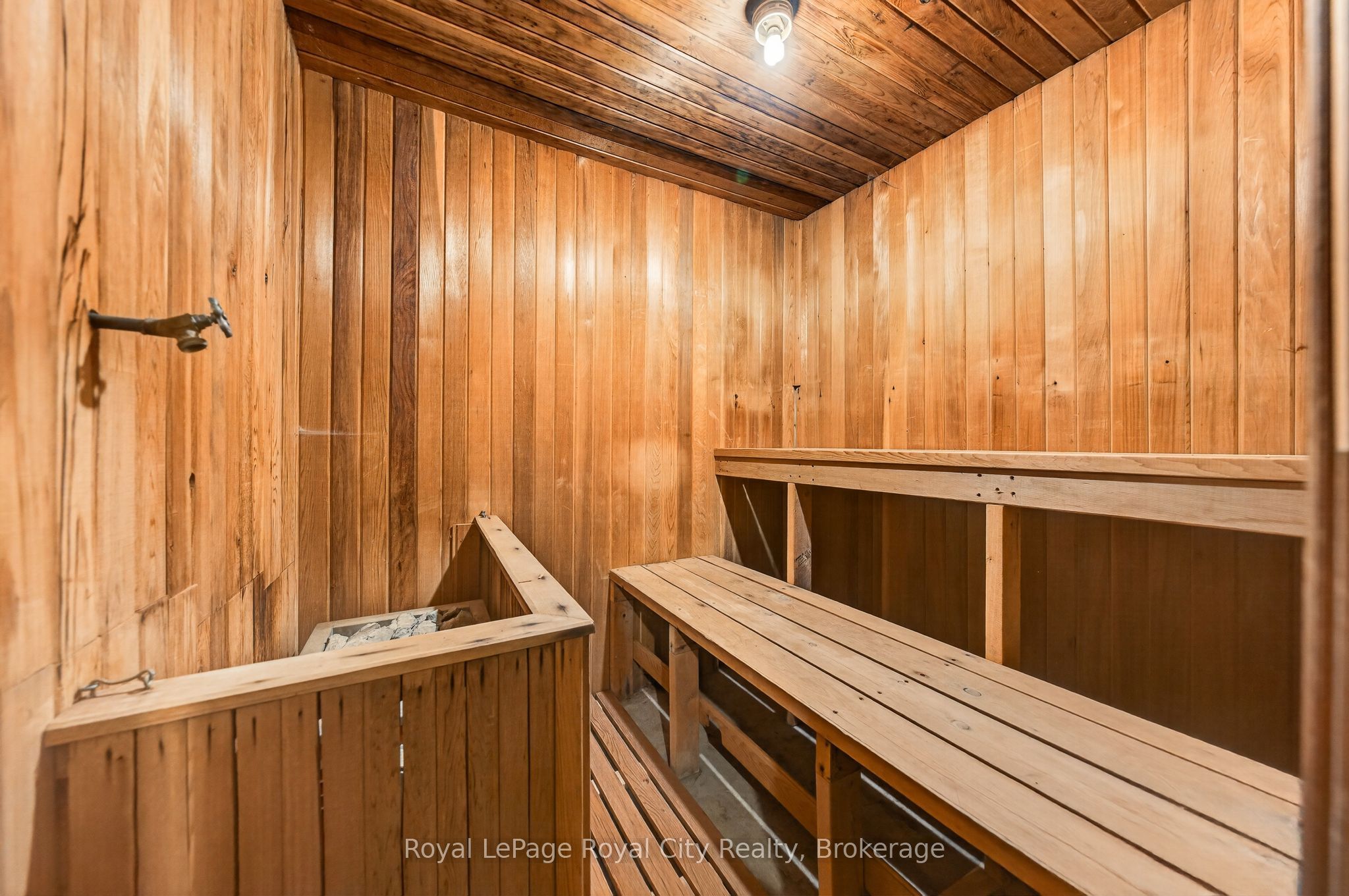 15 Cork Street E Property Photo 28