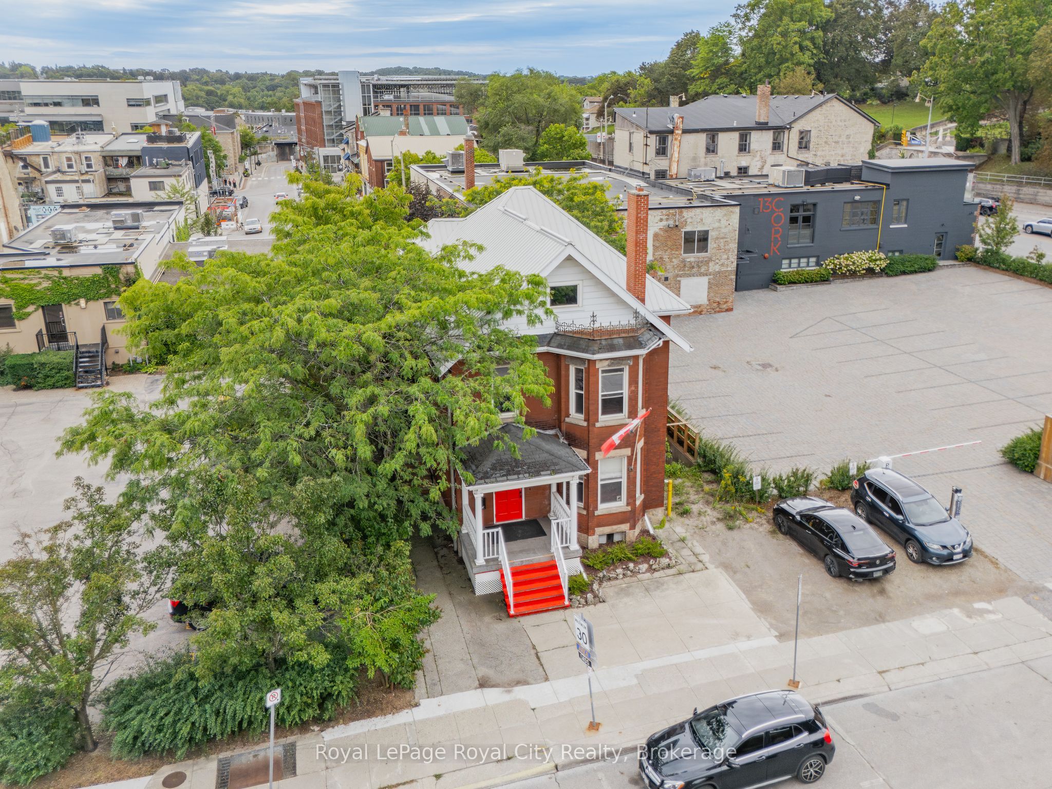15 Cork Street E Property Photo 35