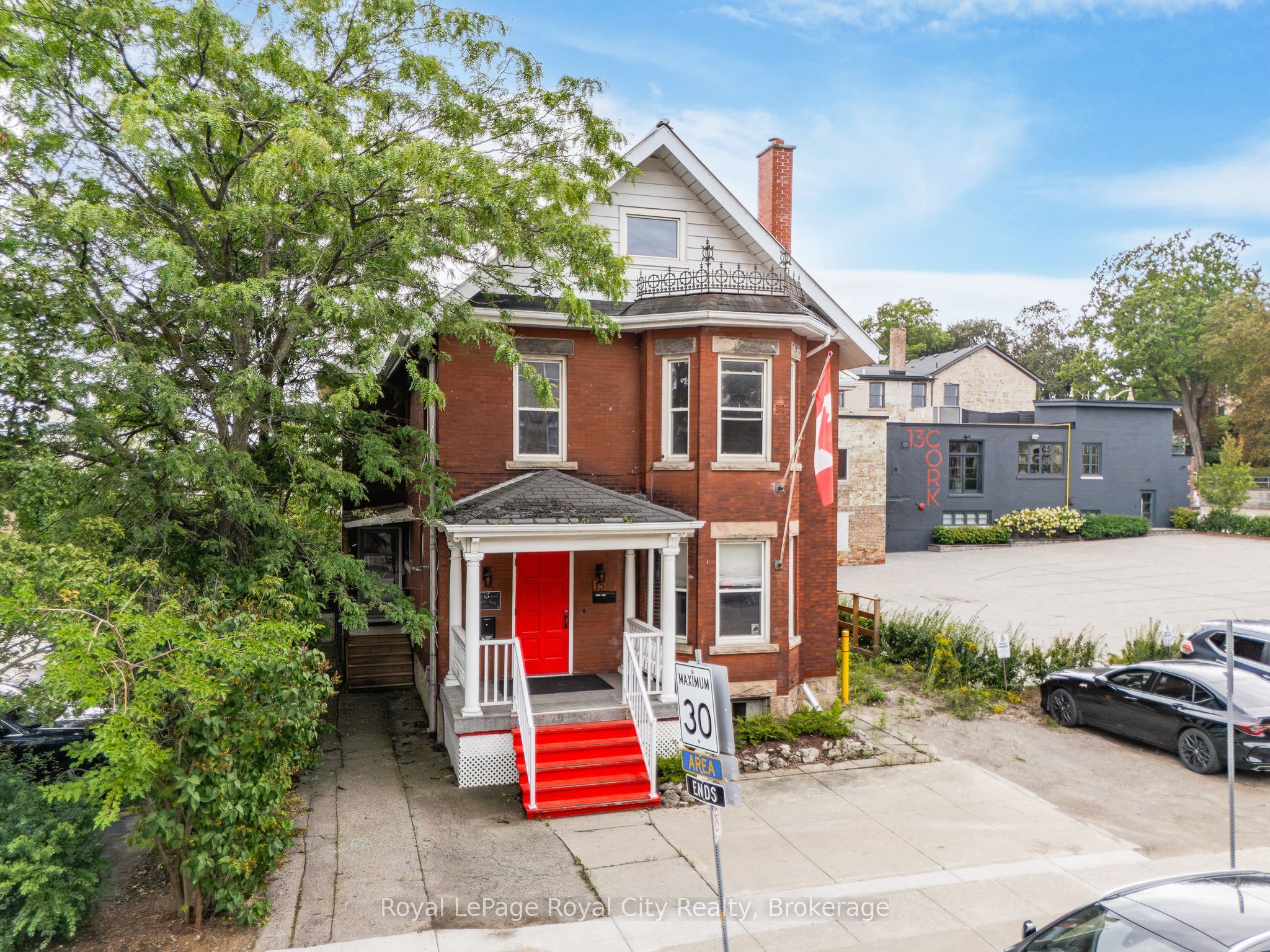15 Cork Street E Property Photo 36