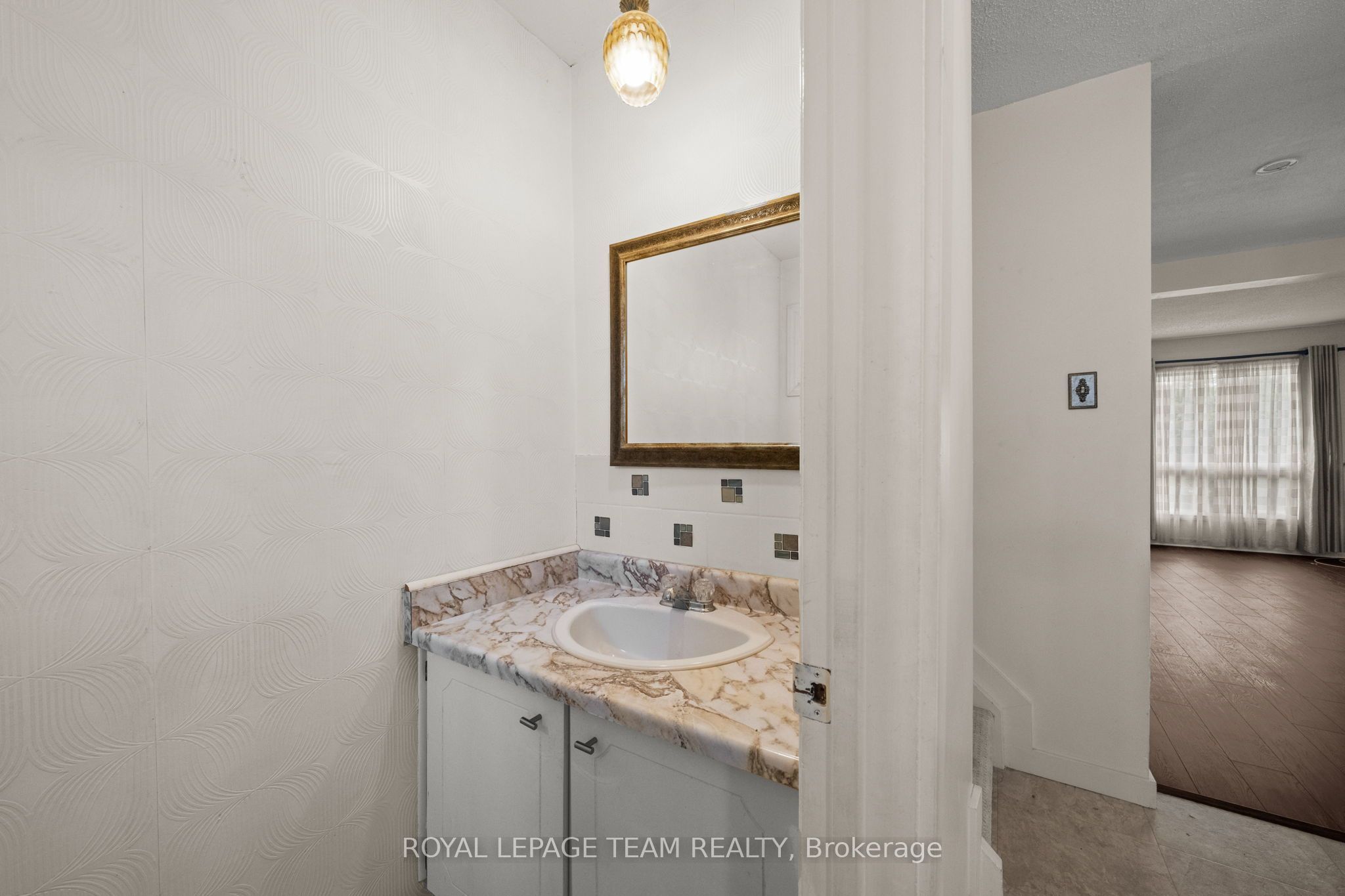 73 Foxfield Drive E Property Photo 6