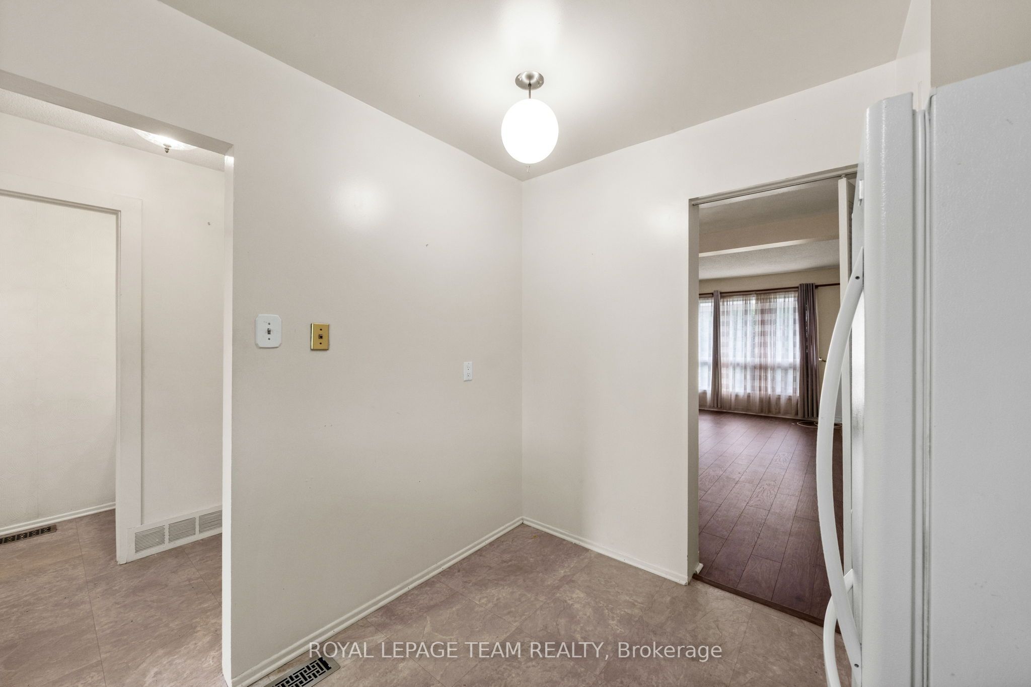 73 Foxfield Drive E Property Photo 11