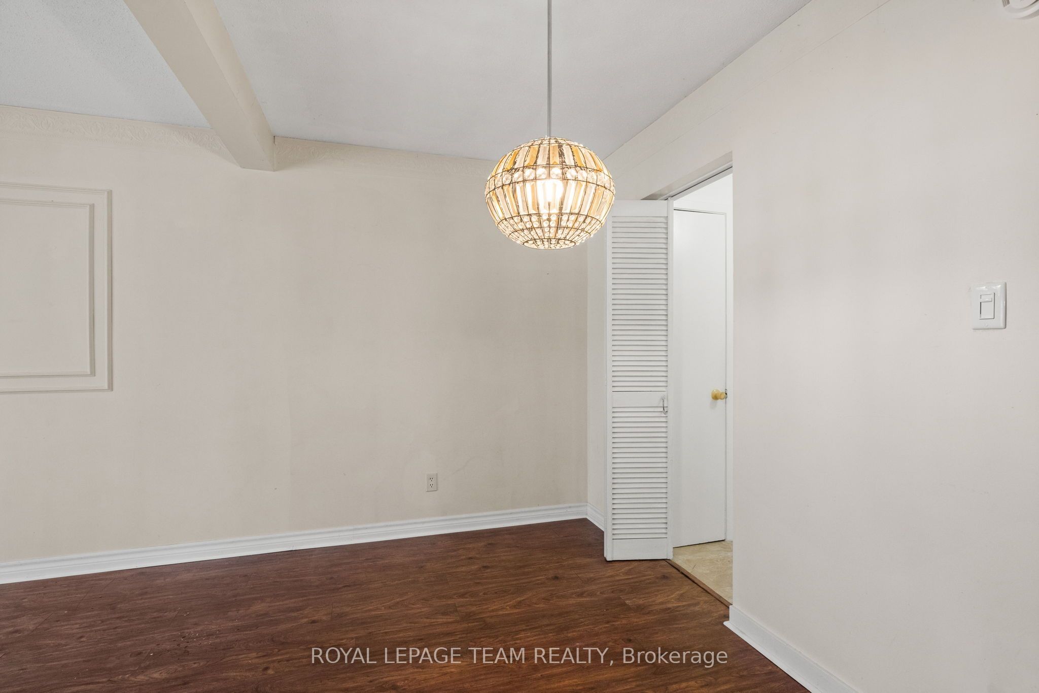 73 Foxfield Drive E Property Photo 13