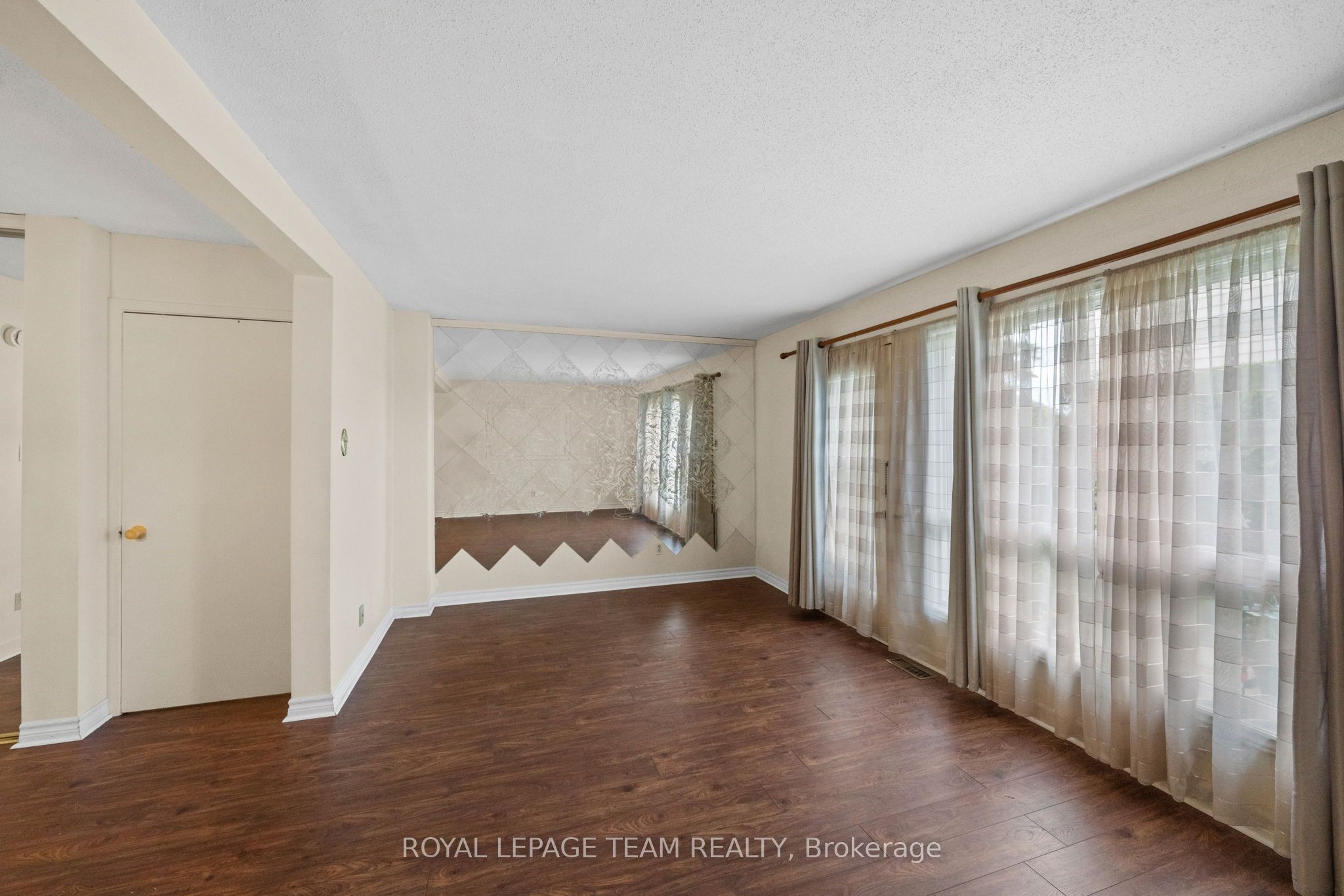 73 Foxfield Drive E Property Photo 15