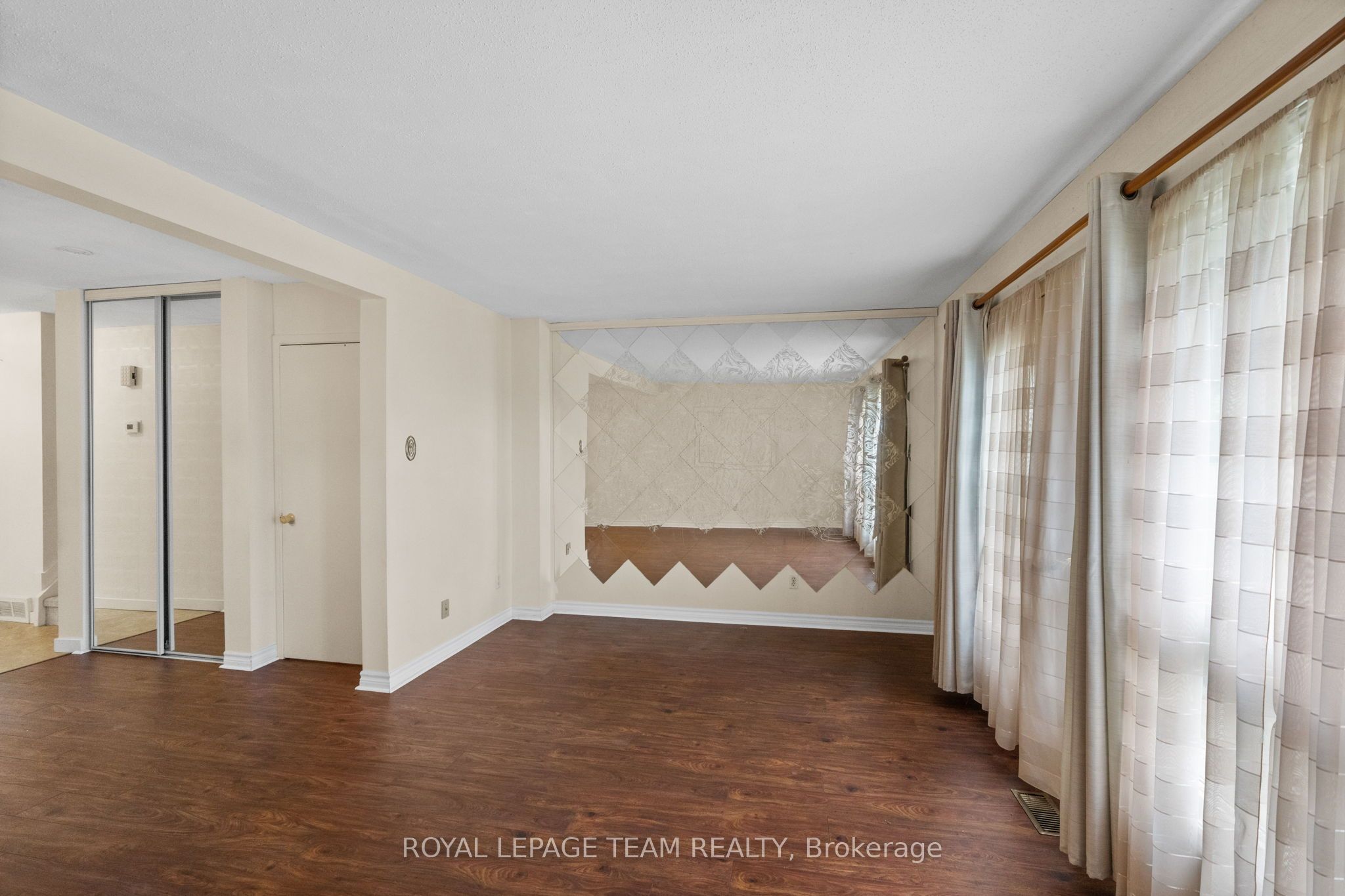73 Foxfield Drive E Property Photo 16